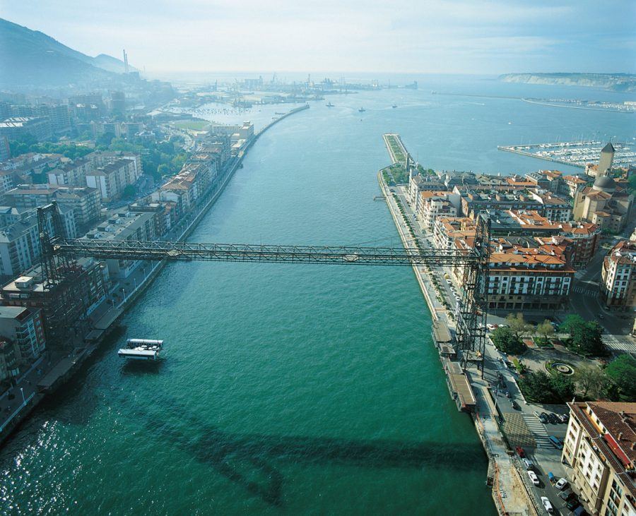 Aerial view of Bilbao’s harbour area. Copyright: Aitor Ortiz, from Archivo Autoridad Portuaria de Bilbao.