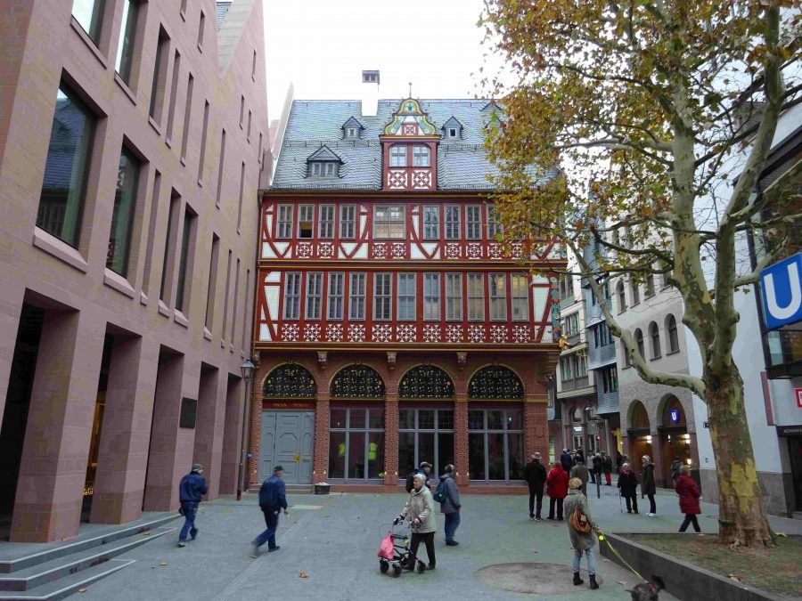 Square view of Stadthaus and 'Goldene Waage' - Guiding Architects