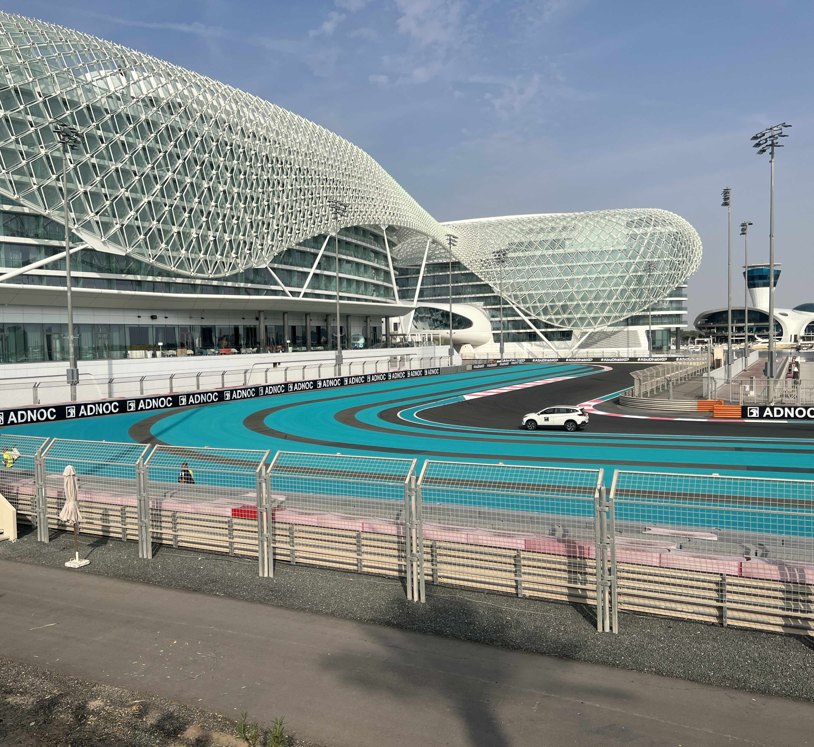 Guiding Architects, destination: Abu Dhabi (Fig. 9)