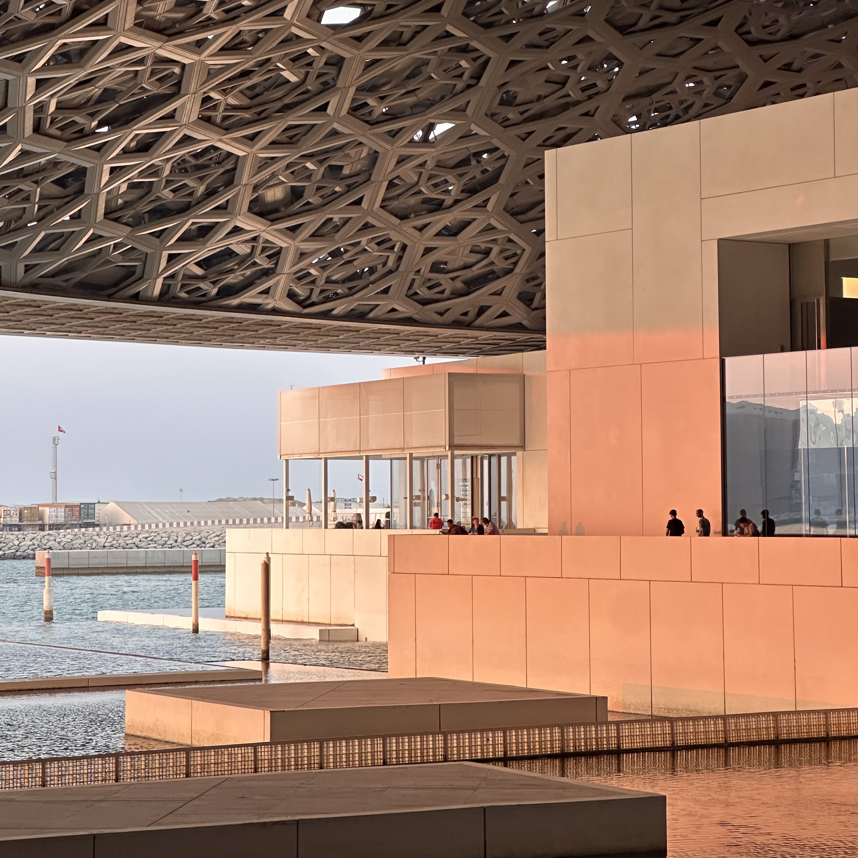 Guiding Architects, destination: Abu Dhabi (Fig. 1)