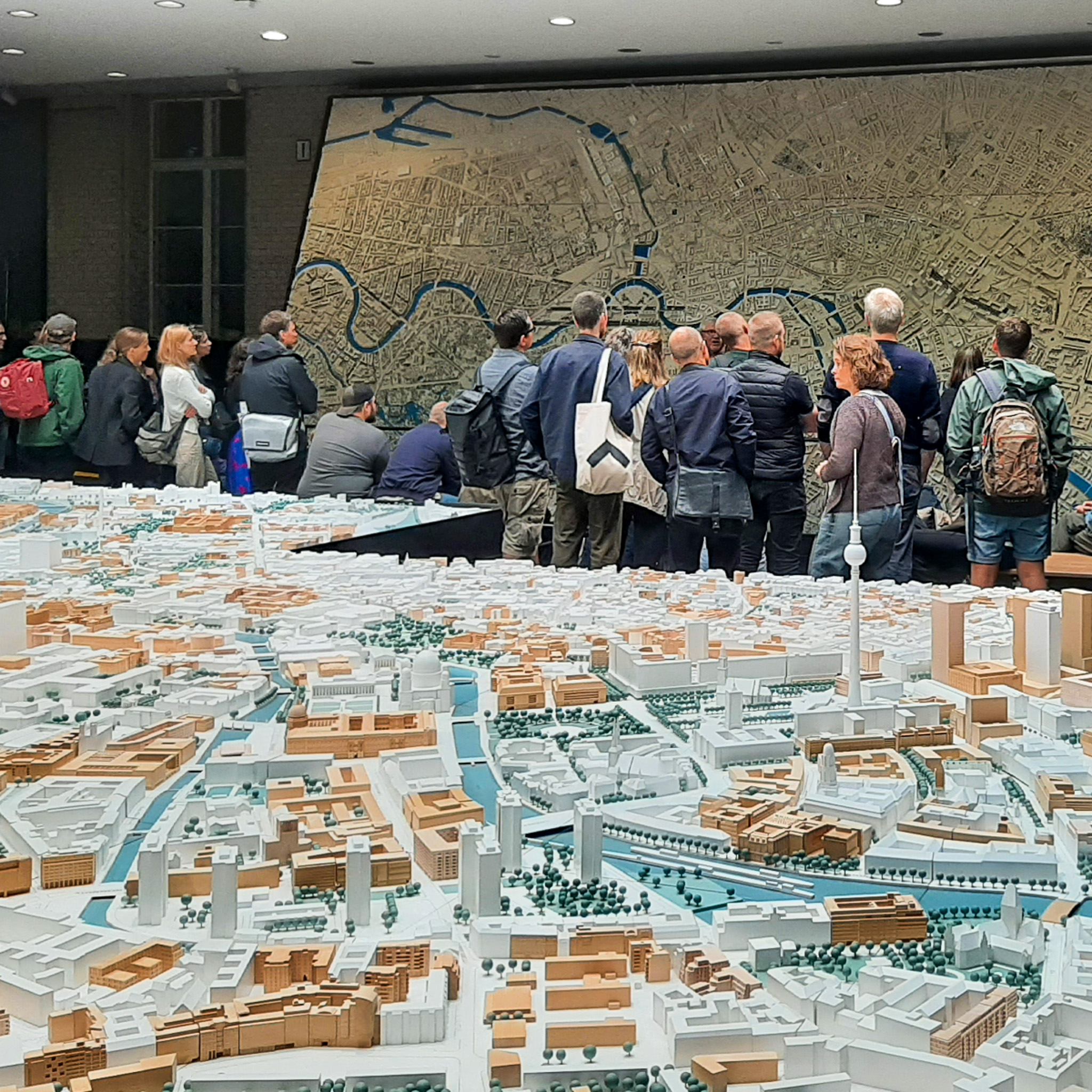 Guiding Architects, destination: Berlin (Fig. 4)