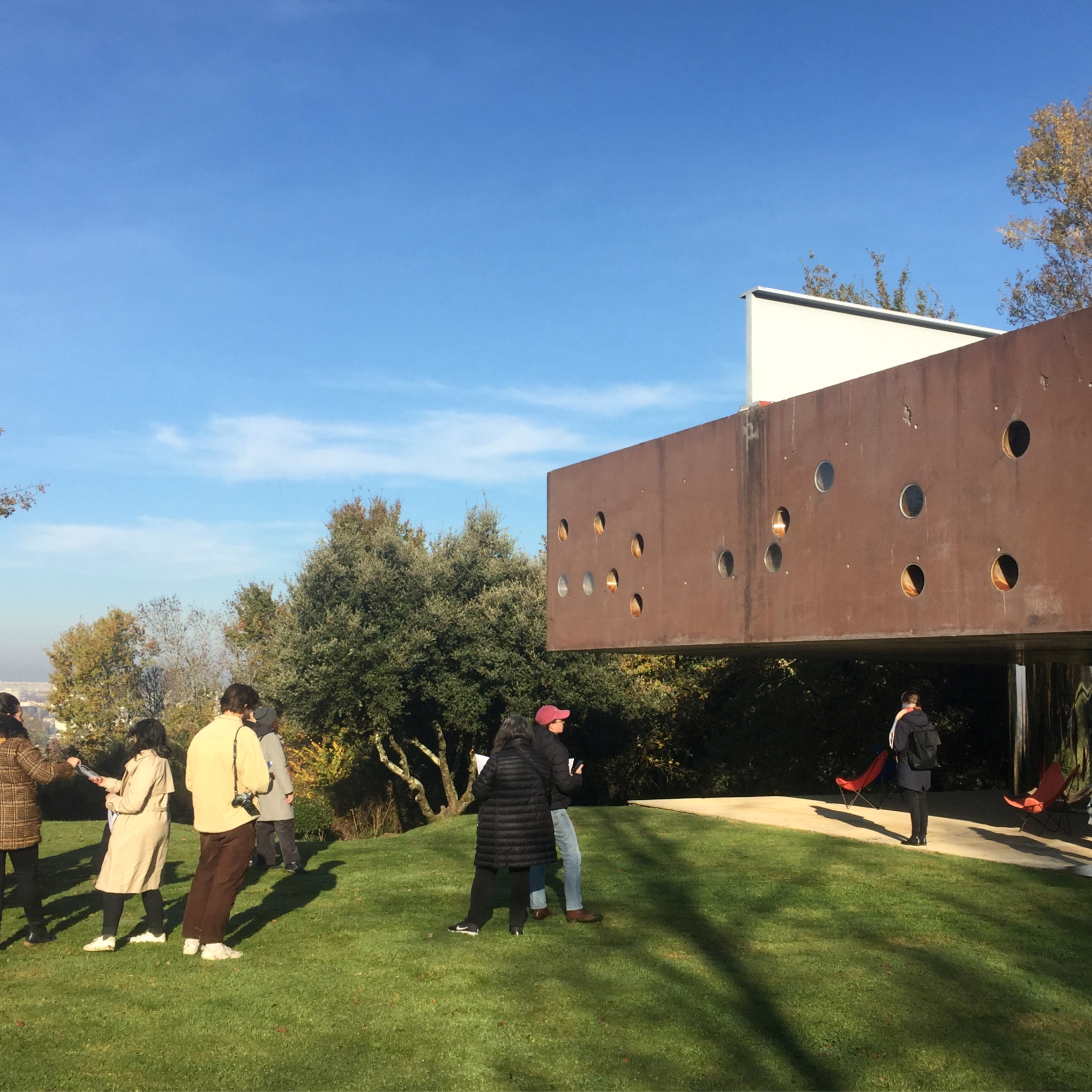 Guiding Architects, destination: Bordeaux (Fig. 1)