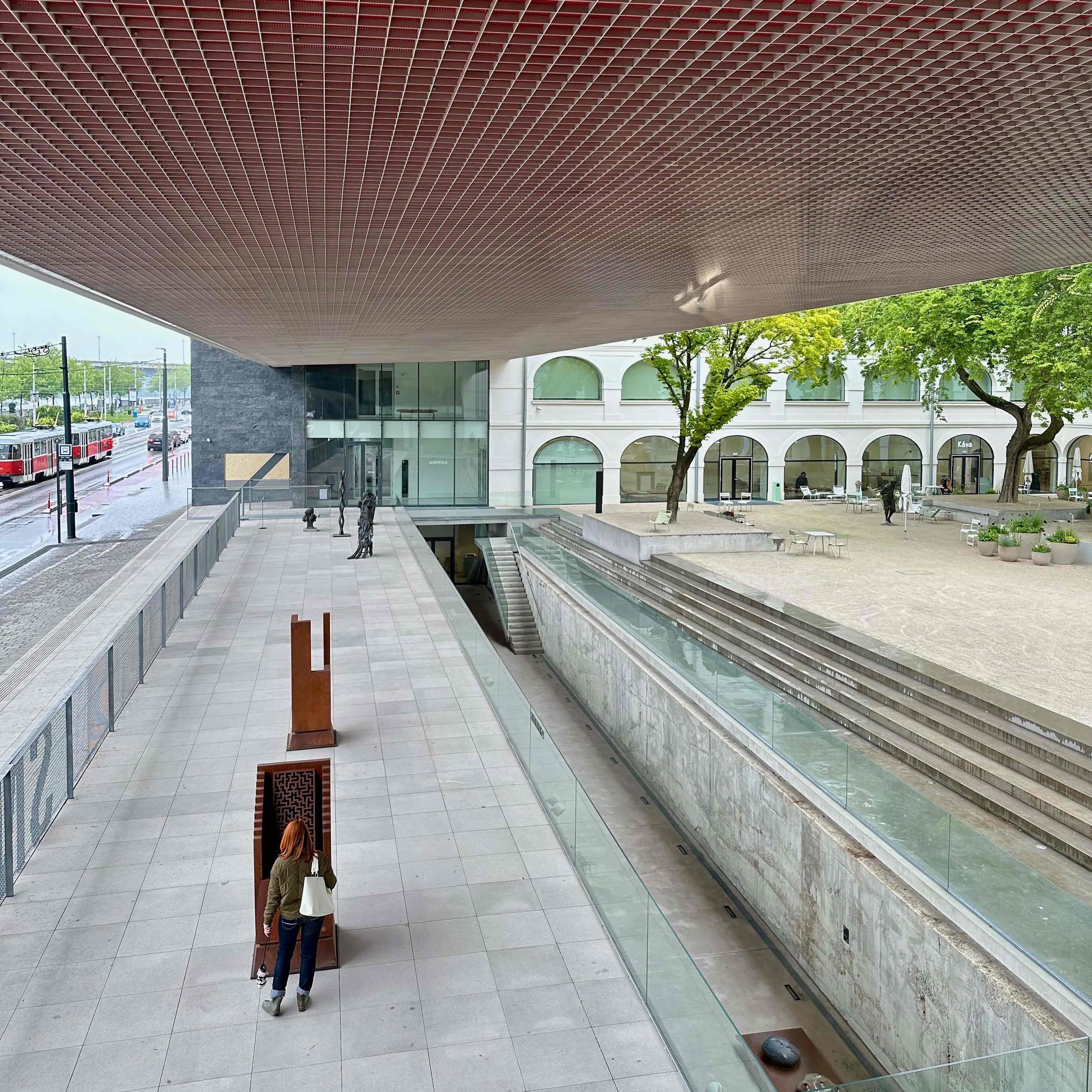 Guiding Architects, destination: Bratislava (Fig. 4)