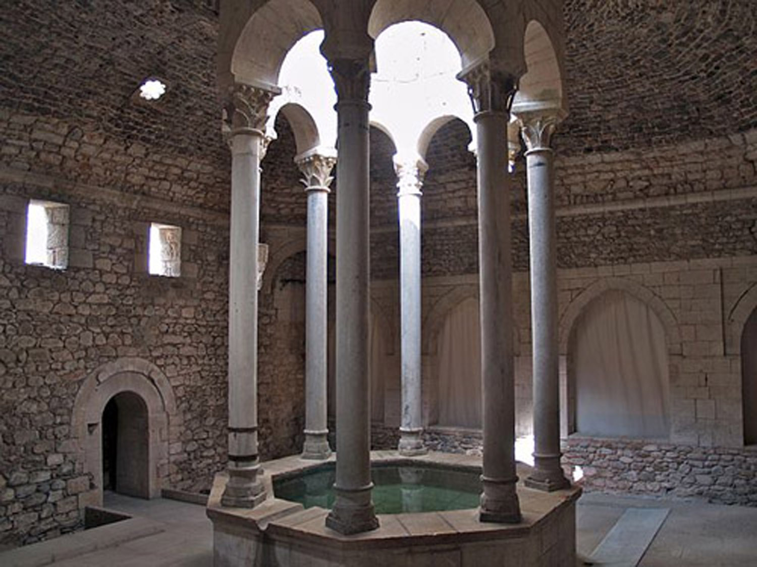 Guiding Architects, destination: Girona (Fig. 2)
