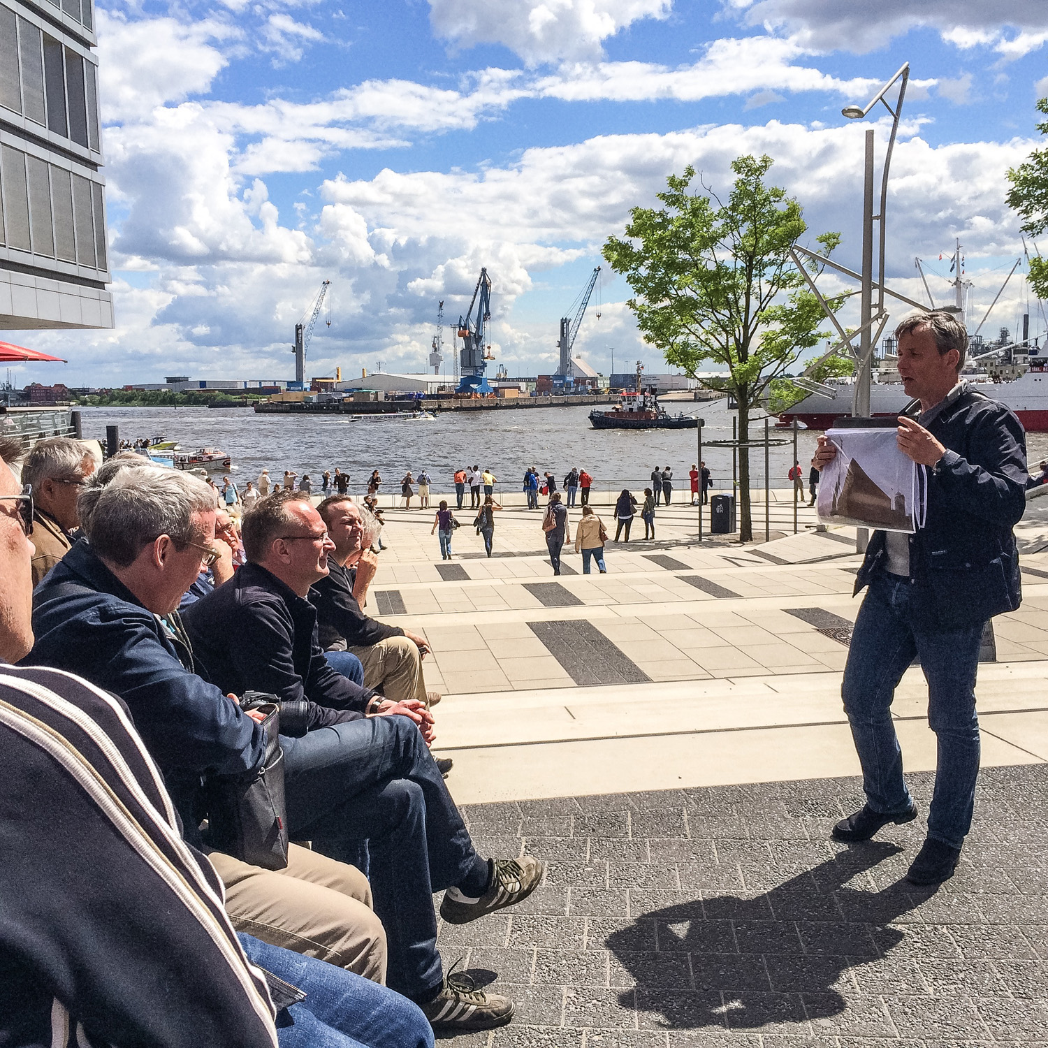 Guiding Architects, destination: Hamburg (Fig. 9)