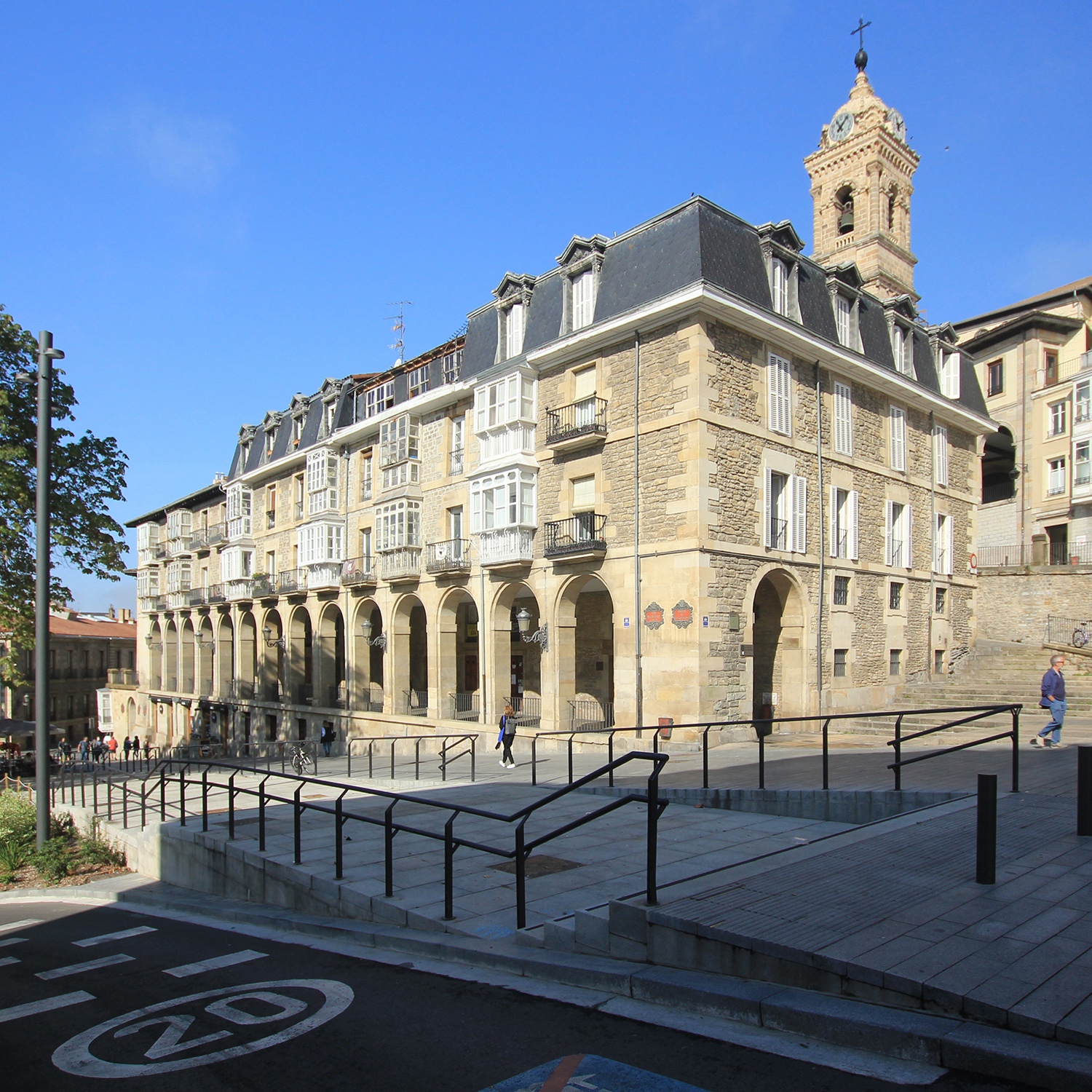 Guiding Architects, destination: Vitoria-Gasteiz (Fig. 1)