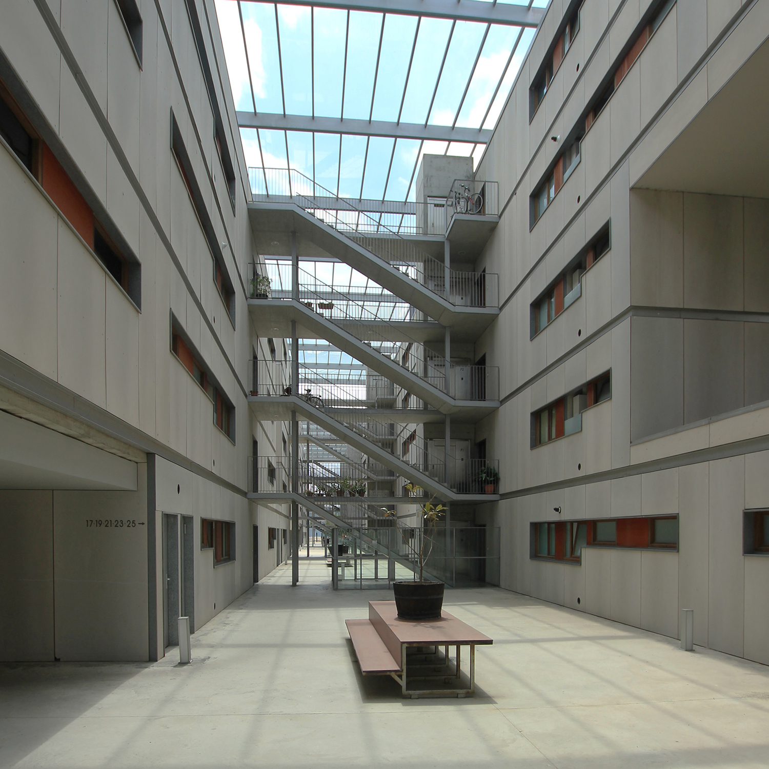 Guiding Architects, destination: Vitoria-Gasteiz (Fig. 2)
