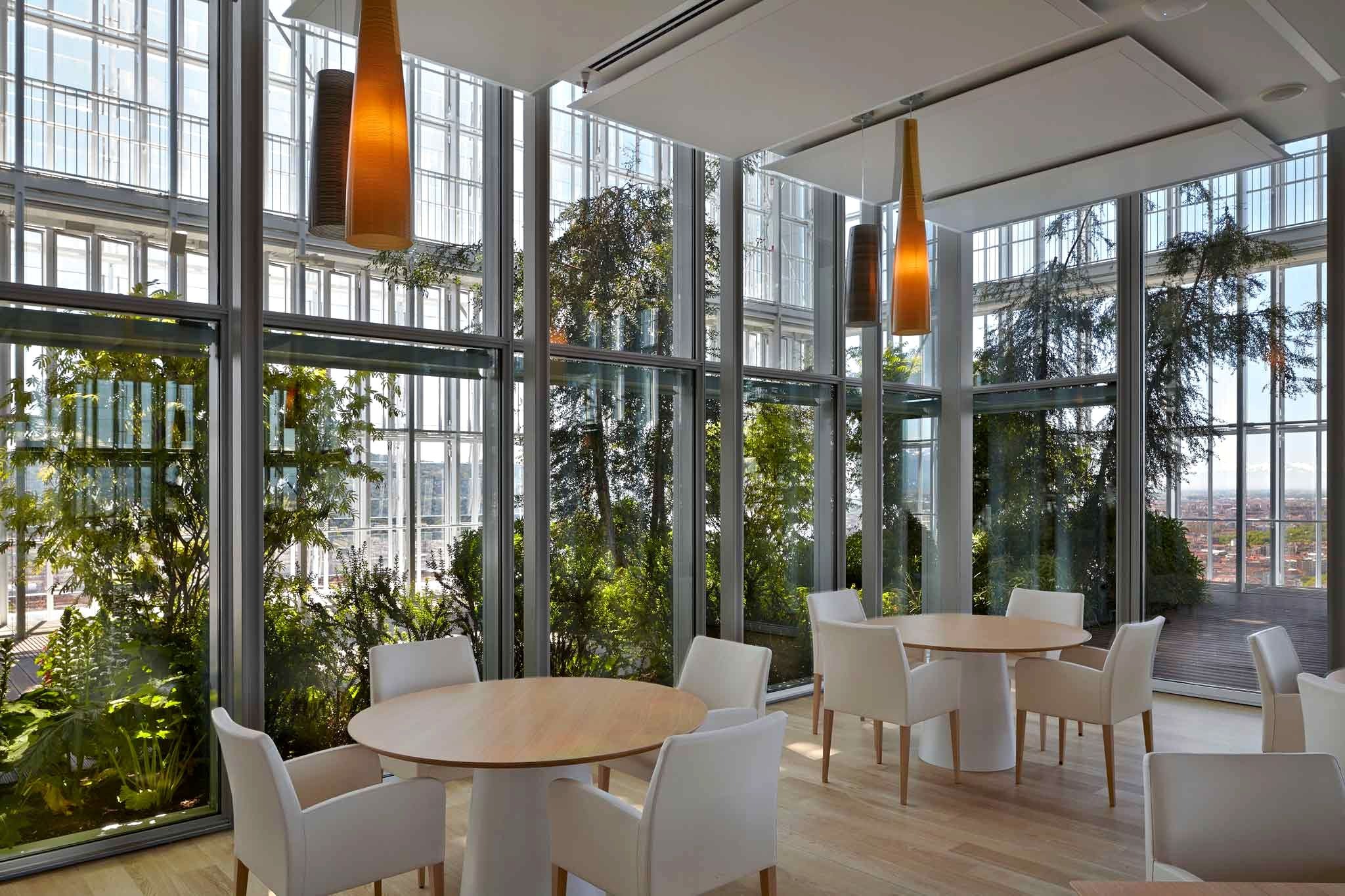Guiding Architects, article: Piano 35: das höchste Restaurant Italiens (Fig. 2)