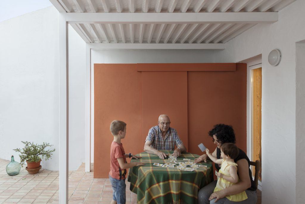 Guiding Architects, article: #StayTheFuckHome Valencians change their lifestyle (Fig. 3)