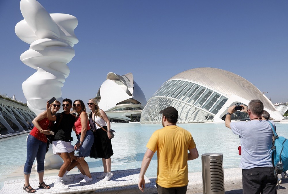Guiding Architects, article: The City of Arts and Sciences: the new uses of the great works of Santiago Calatrava in Valencia (Fig. 4)