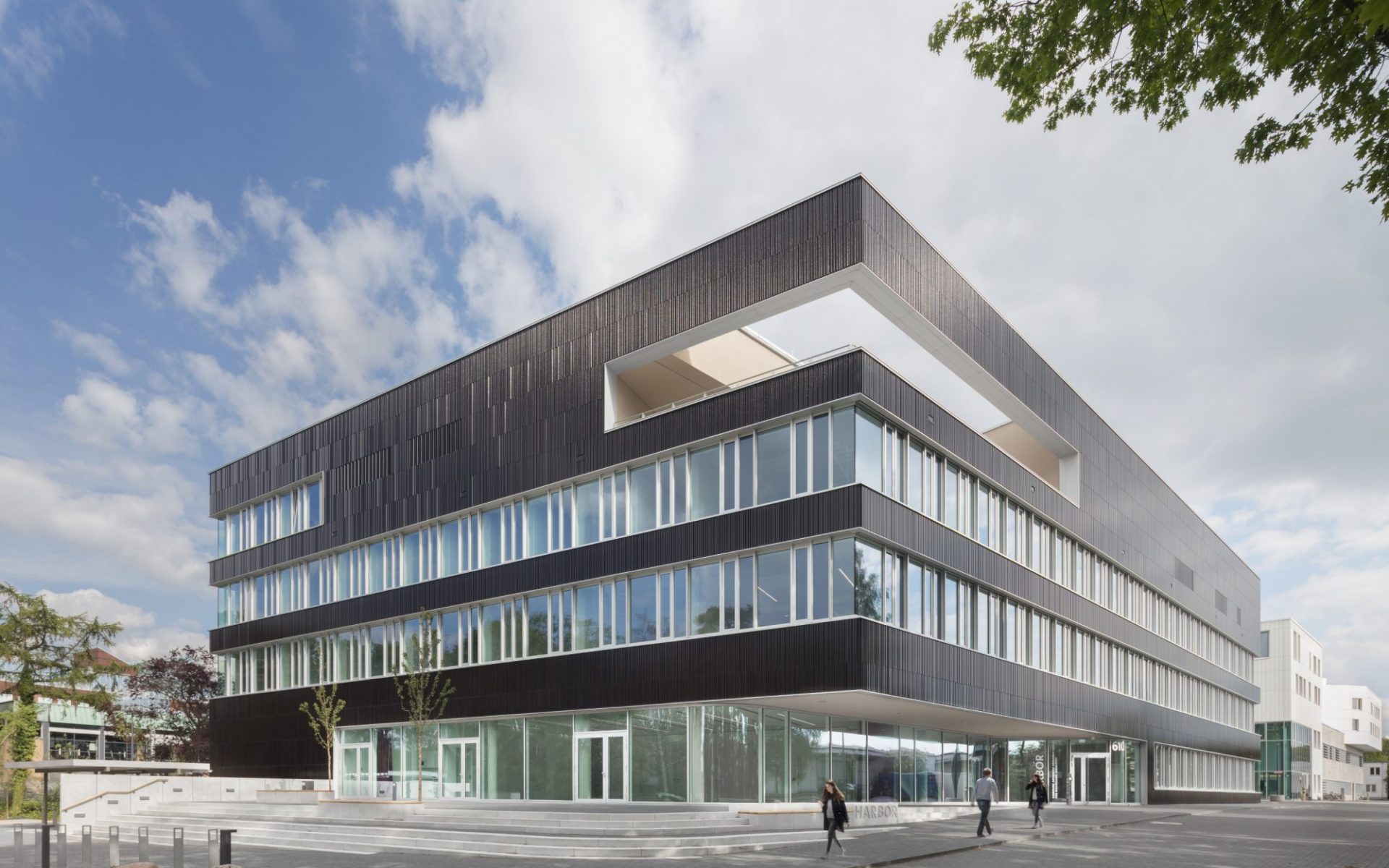 Guiding Architects, article: Experience HARBOR — Hamburg Advanced Research Centre for Bioorganic Chemistry during an InsighTour! (Fig. 2)