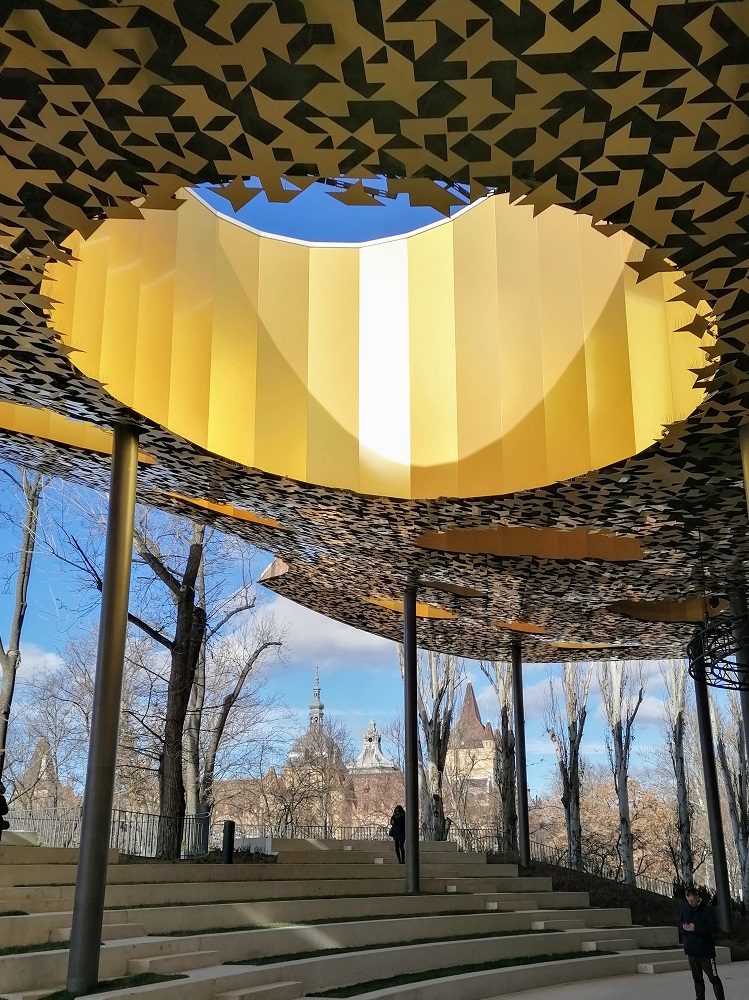 Guiding Architects, article: Onda sonora en el parque: la Casa de la Música de Budapest, por Sou Fujimoto (Fig. 3)