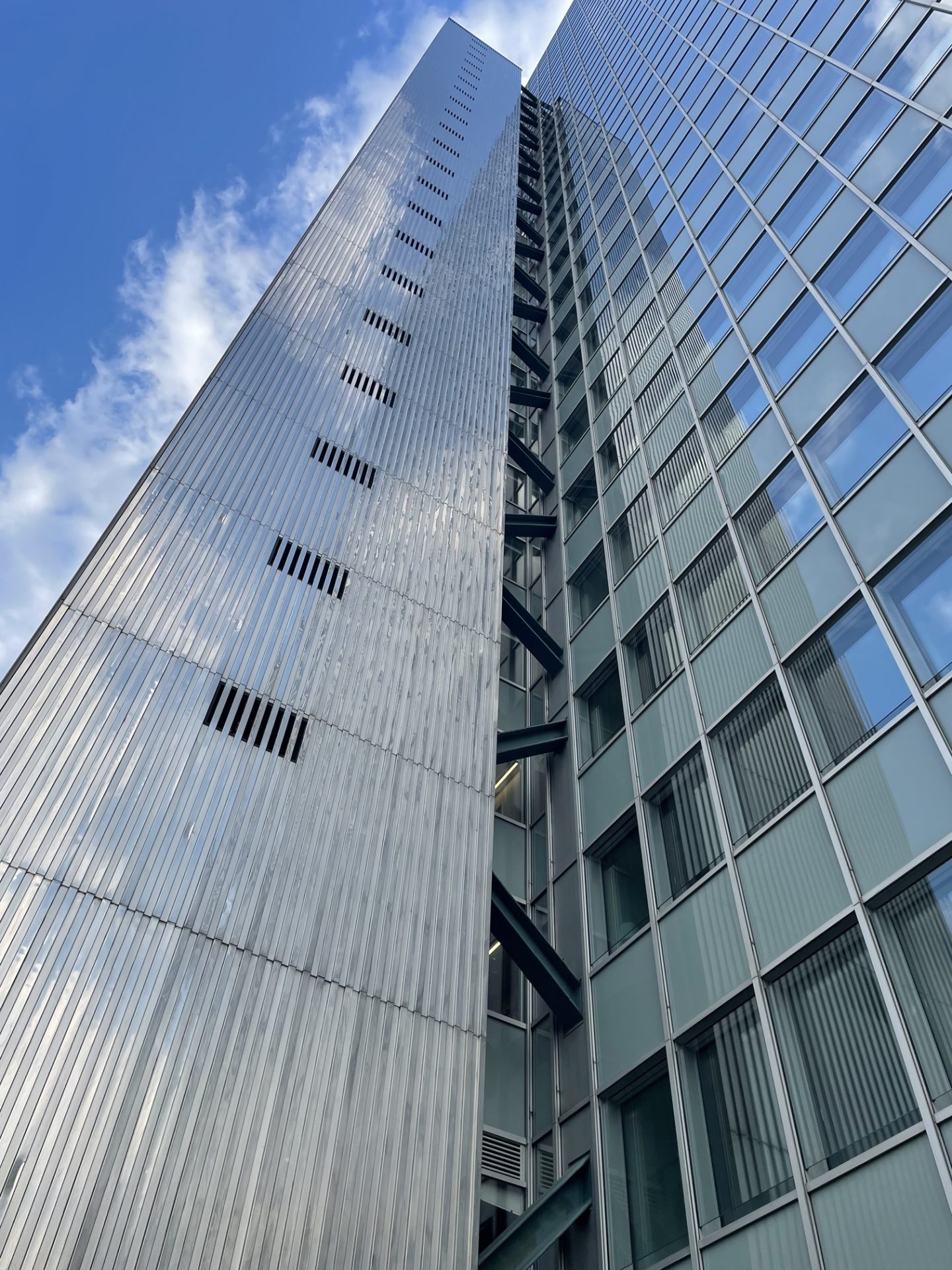 Guiding Architects, article: Düsseldorf has repaired its city centre (Fig. 3)