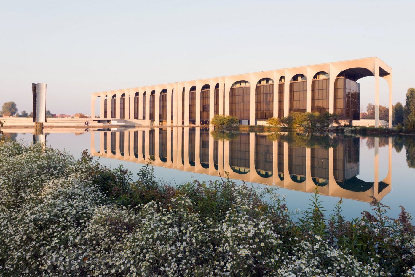 Guiding Architects, article: Niemeyer’s first 50 years in Milan: the Mondadori Group headquarters (Fig. 2)