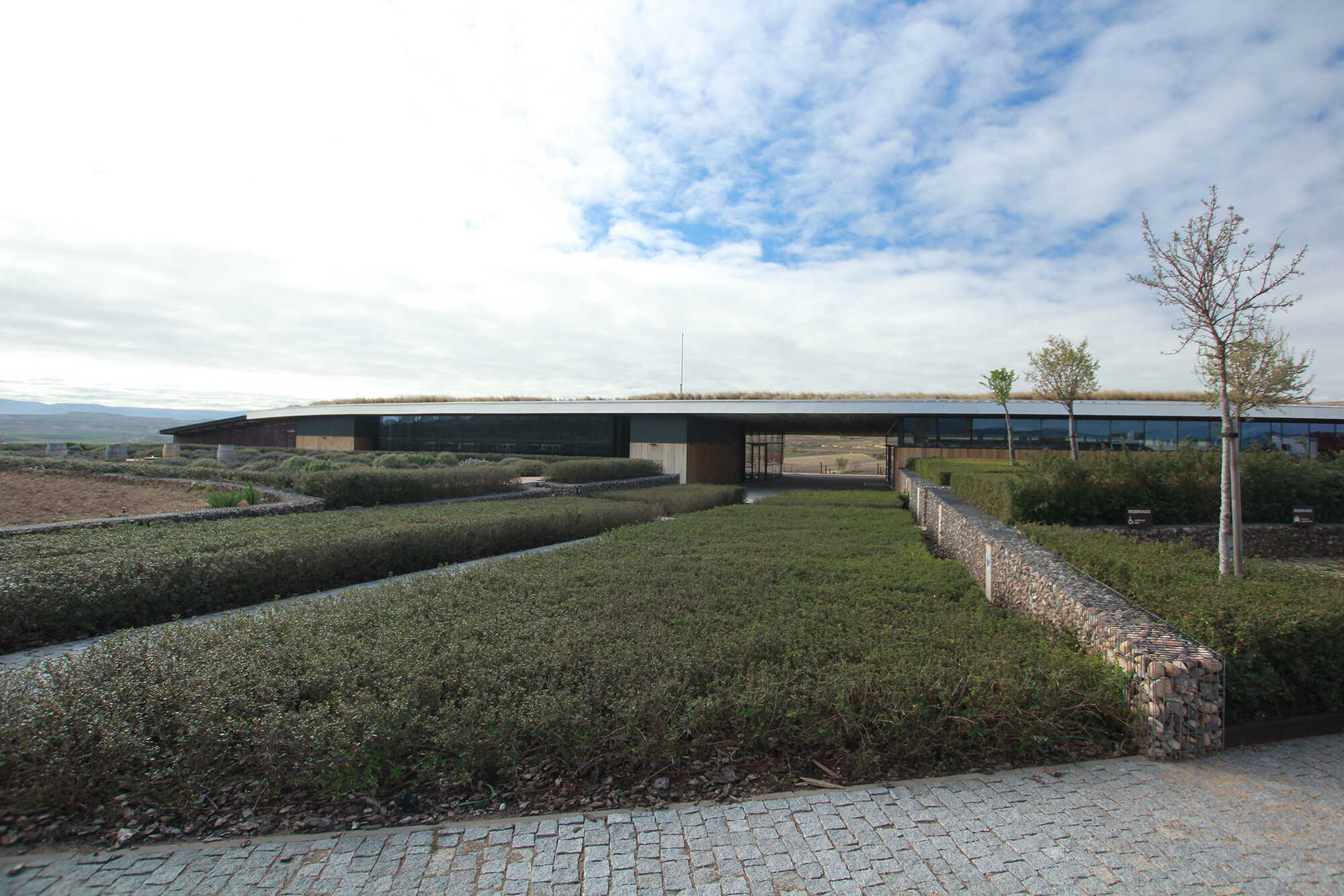 News: A new destination for the winetourism: the new Beronia winery convinces with sustainable design and landscape integration (Thumbnail)