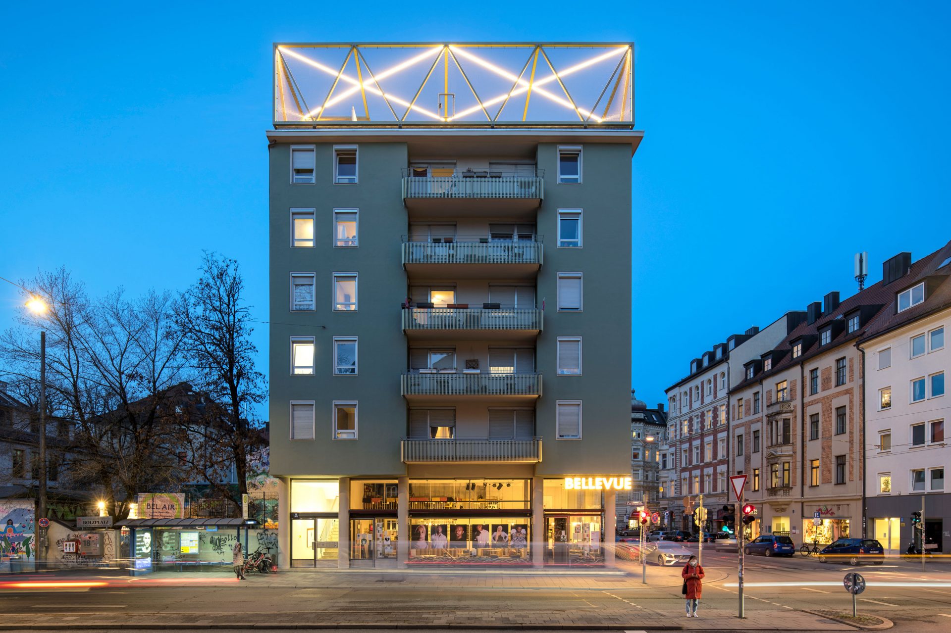 Guiding Architects, article: The “Bellevue di Monaco” — Munich’s popular meeting point for the interaction of locals and refugees (Fig. 2)