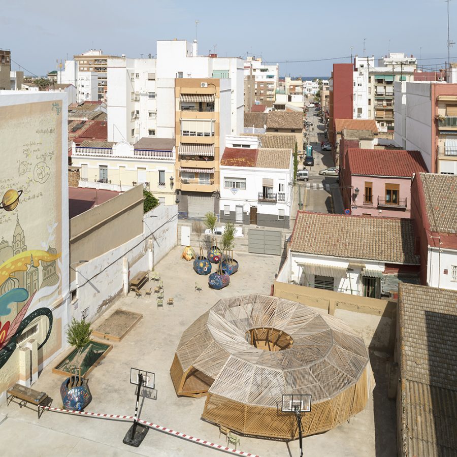 Guiding Architects, article: Un Ovni en El Cabanyal. Un proyecto participativo entre el Ayuntamiento de Valencia y el colegio Santiago Apóstol convierte un solar abandonado en un patio escolar (Fig. 3)