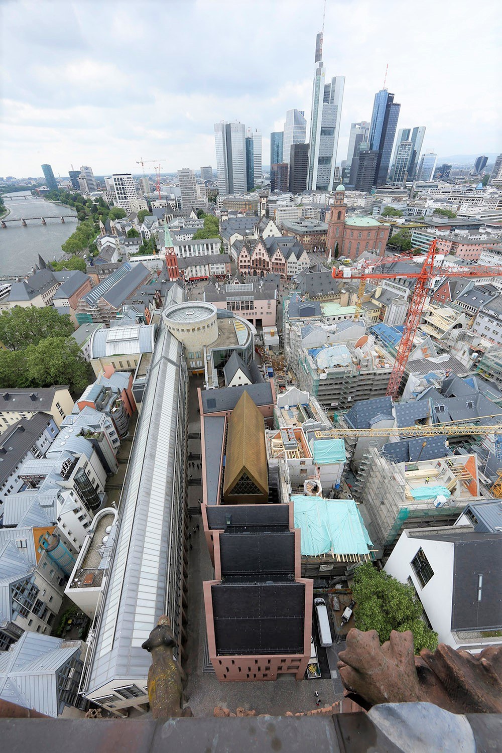 Guiding Architects, article: Frankfurt am Main: El dinero hace girar al mundo, el mundo gira (Fig. 3)