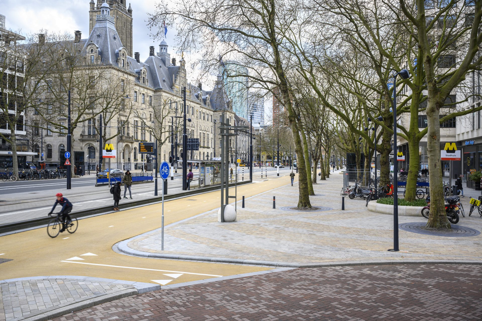 Guiding Architects, article: More space for bikes and pedestrians, less space for cars: the makeover of Coolsingel in Rotterdam (Fig. 2)