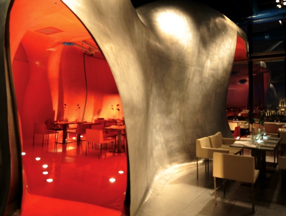 Guiding Architects, article: Le Georges: Restaurant mit Dachterrasse und Blick auf das historische Paris (Fig. 4)