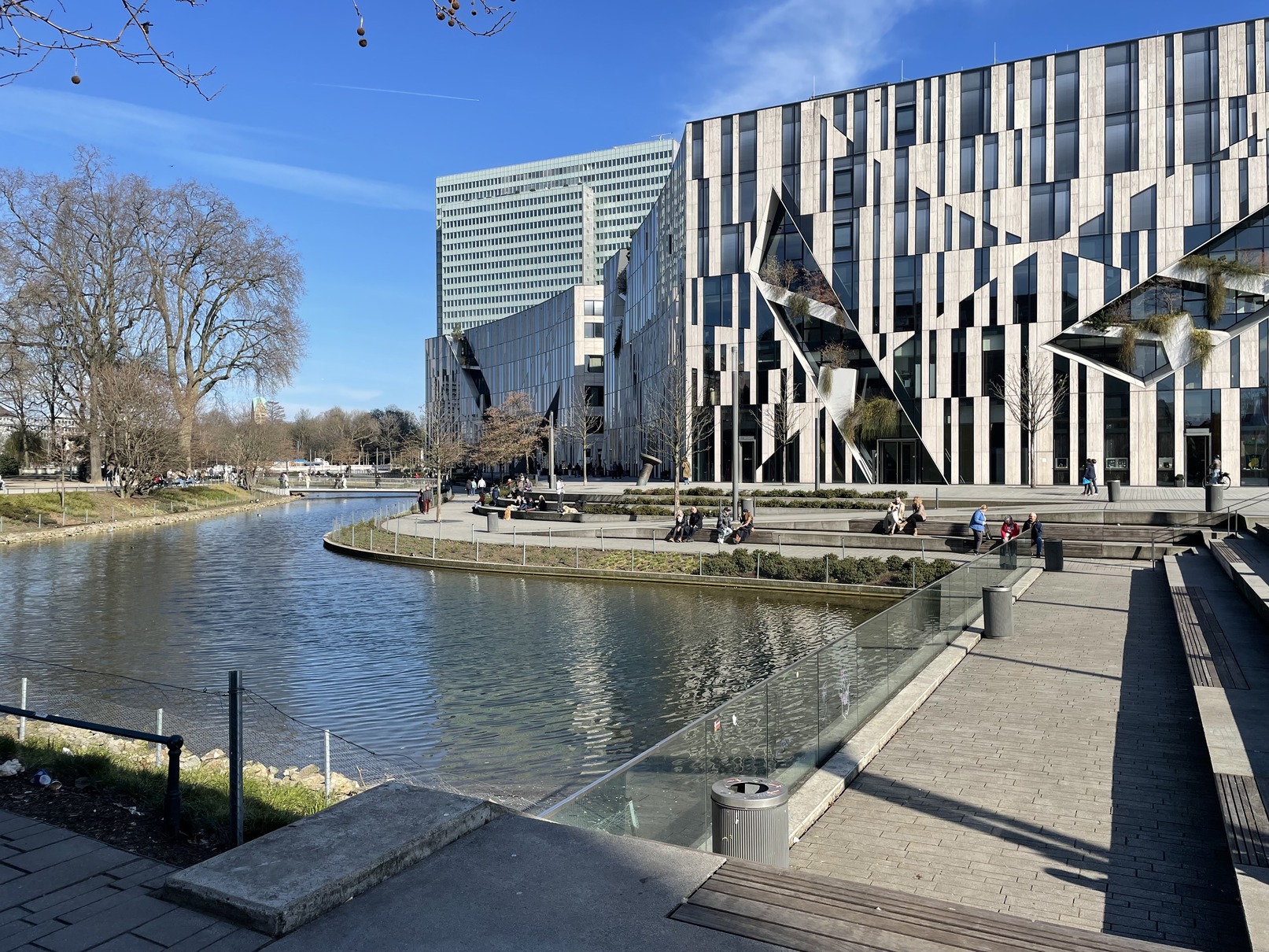 Guiding Architects, article: Düsseldorf has repaired its city centre (Fig. 2)