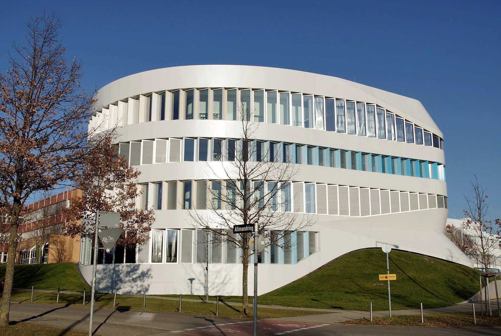 Guiding Architects, article: The engineering buildings in Stuttgart (Fig. 3)