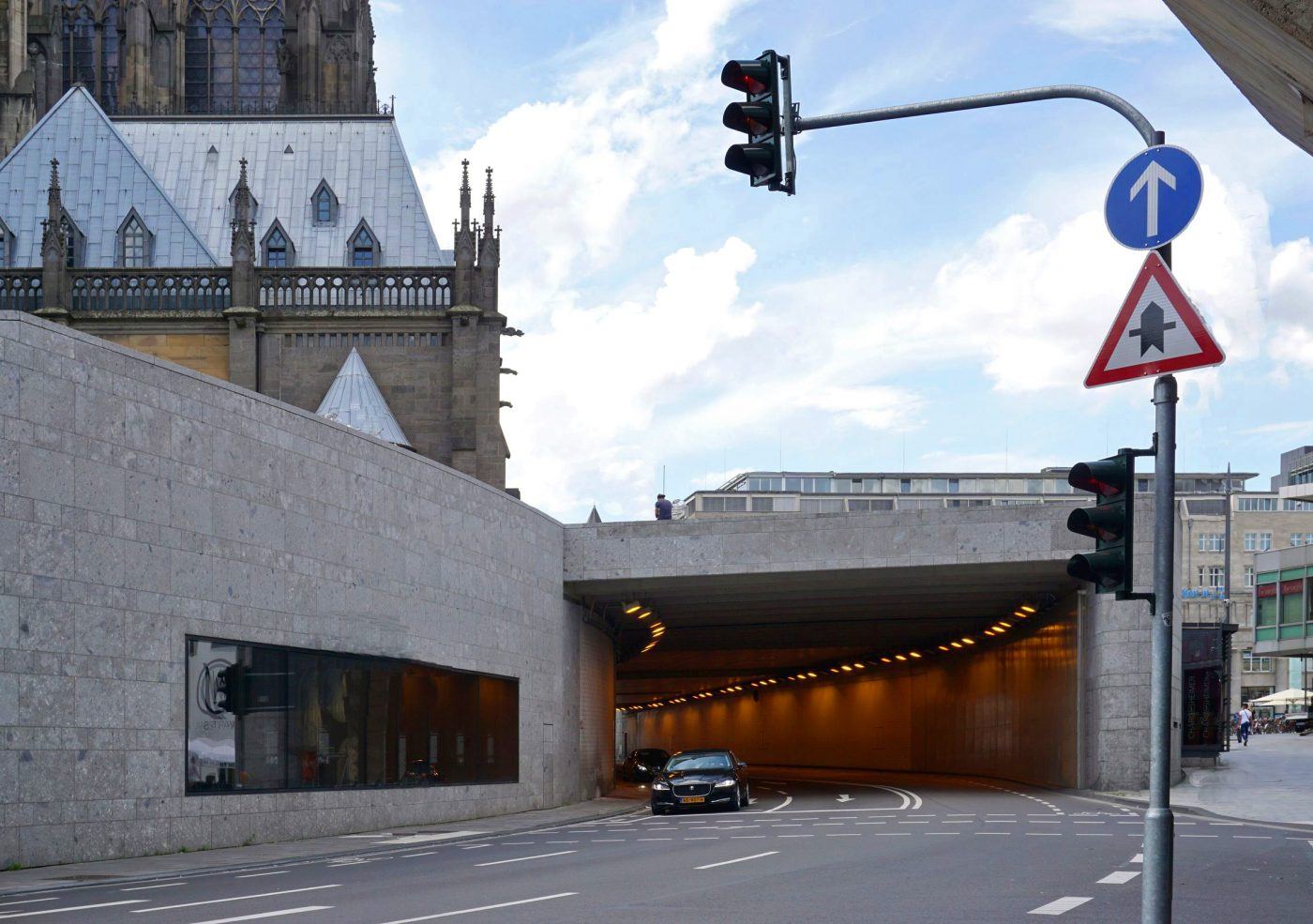 Guiding Architects, article: The big clean up on the Cologne cathedral square (Fig. 2)