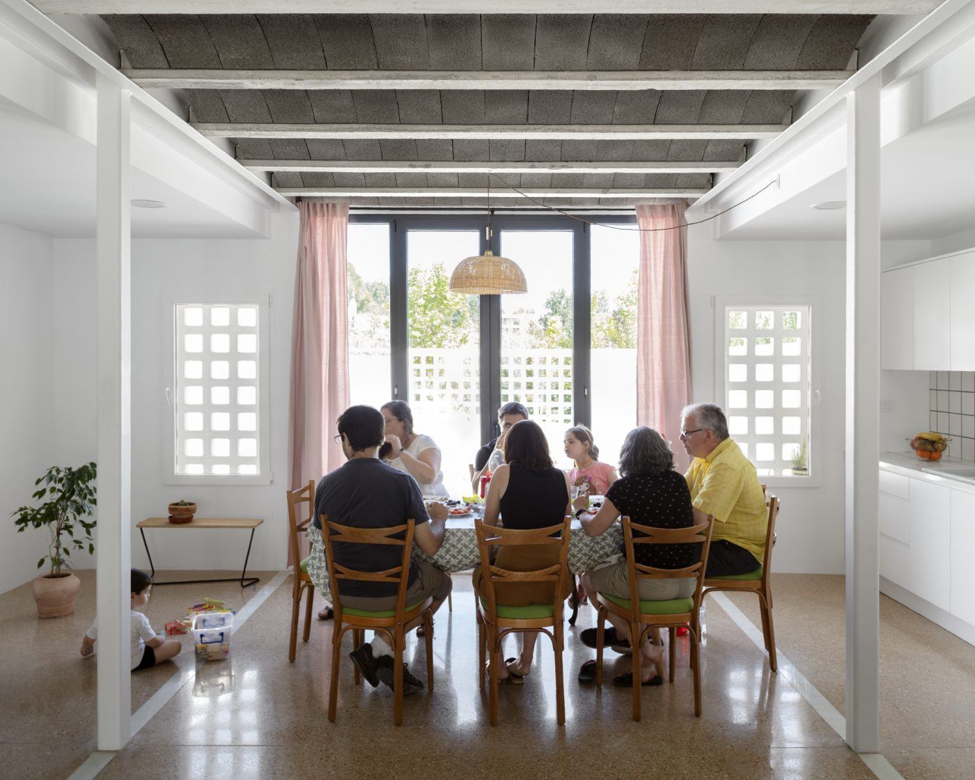 Guiding Architects, article: #StayTheFuckHome Valencians change their lifestyle (Fig. 2)