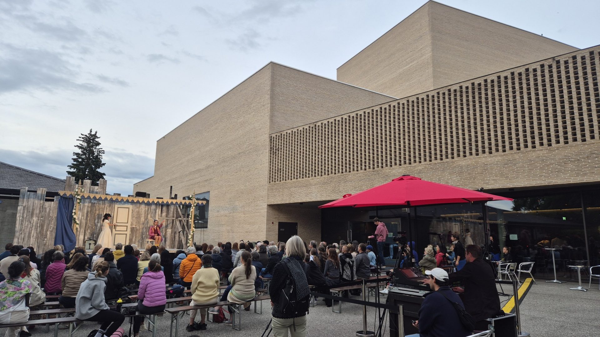 Guiding Architects, article: InsighTour Théâtre de Carouge: a dialogue between brick, light, and the performing arts (Fig. 6)