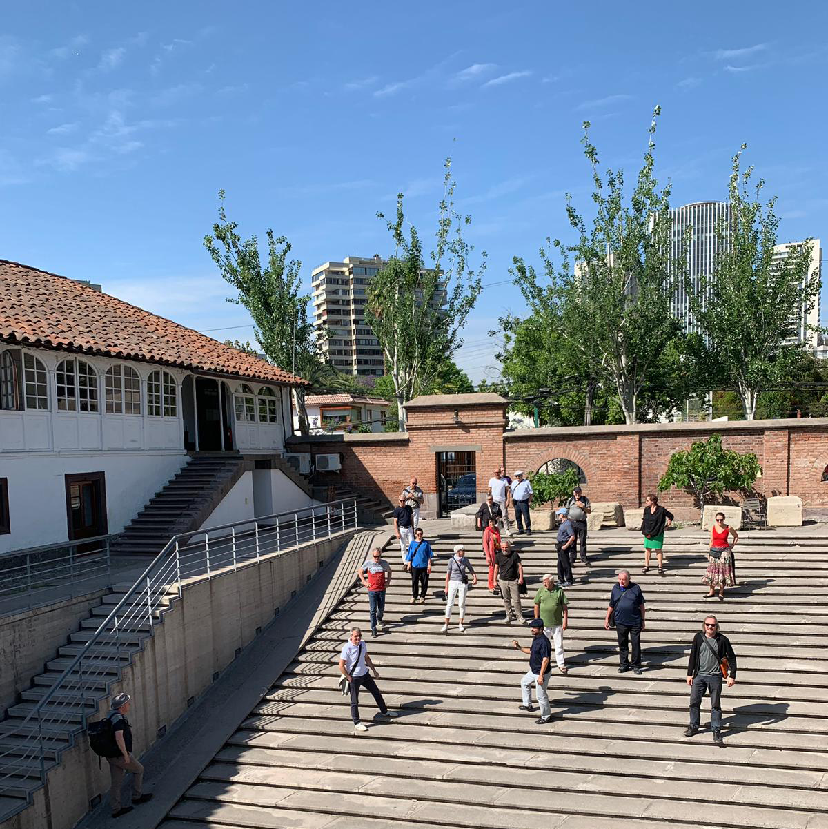 Guiding Architects, tour: Architecture and Urban Landscapes of East Santiago (Fig. 1)