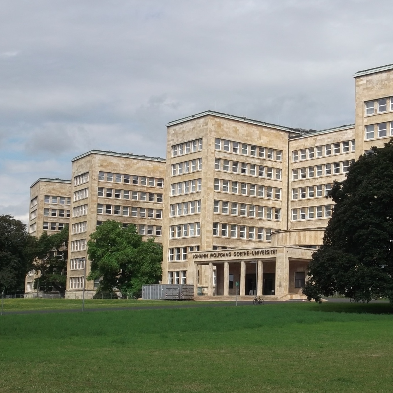 Guiding Architects, tour: 'Campus Westen' and 'Römerstadt' (Fig. 3)