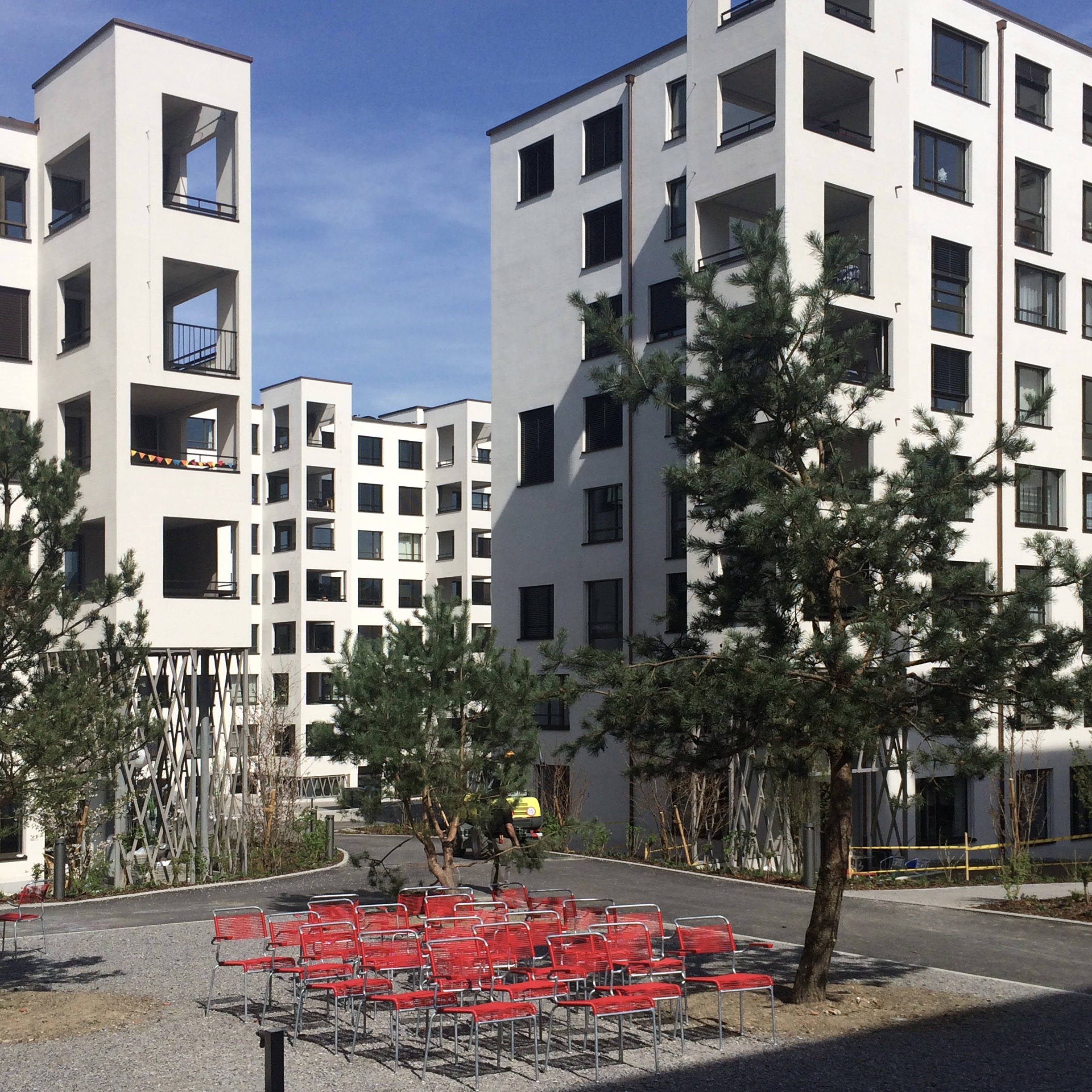 Guiding Architects, tour: Cooperative Housing (Fig. 1)