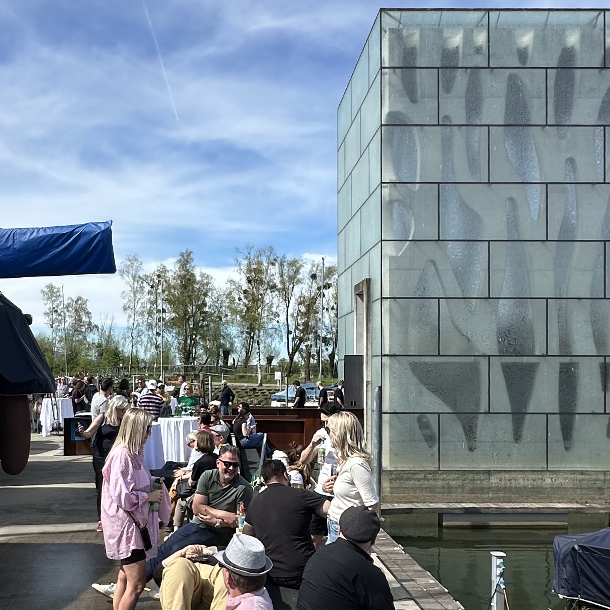 Guiding Architects, tour: Hospitality Architecture (Fig. 1)