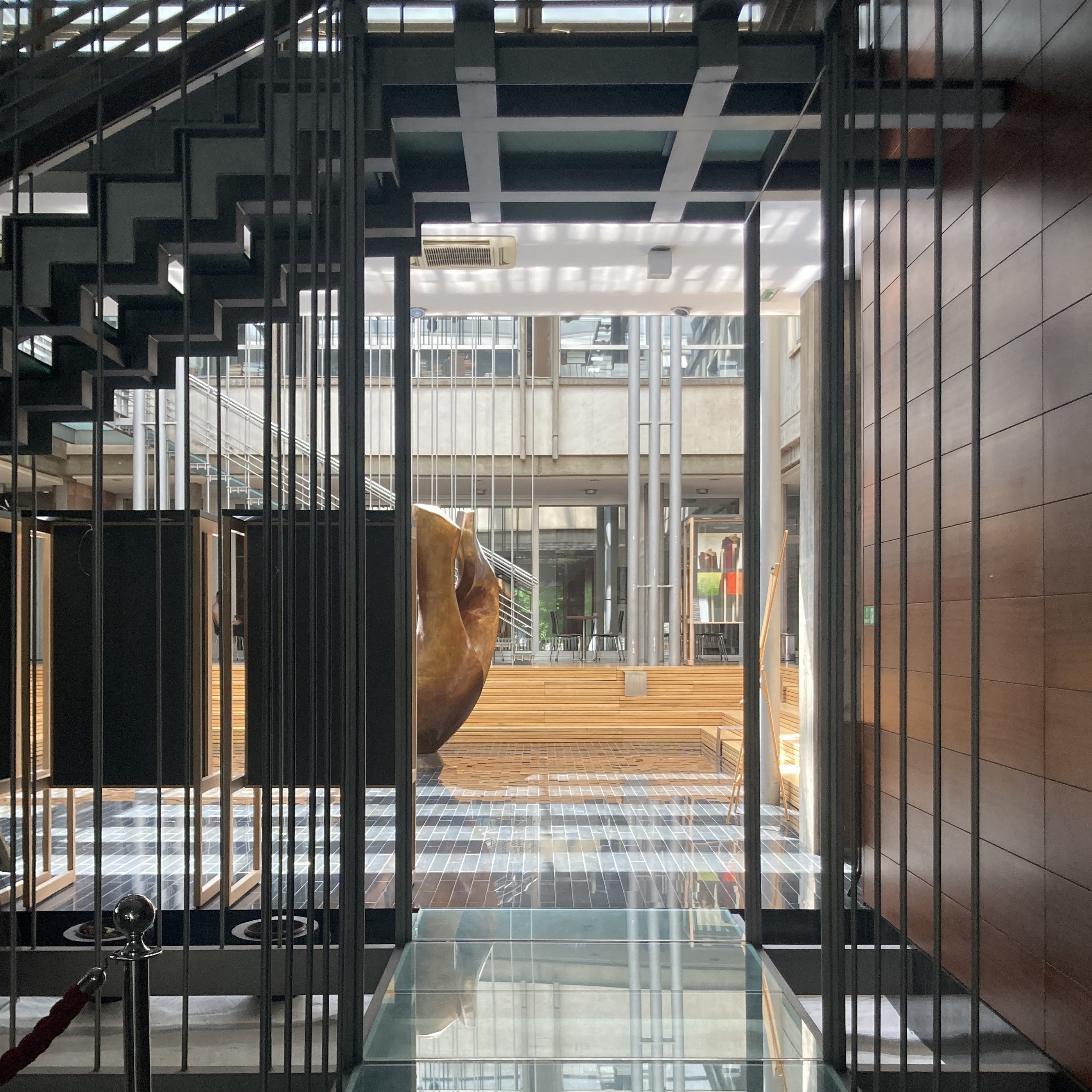 Guiding Architects, tour: Mélange - The wider centre (Fig. 4)