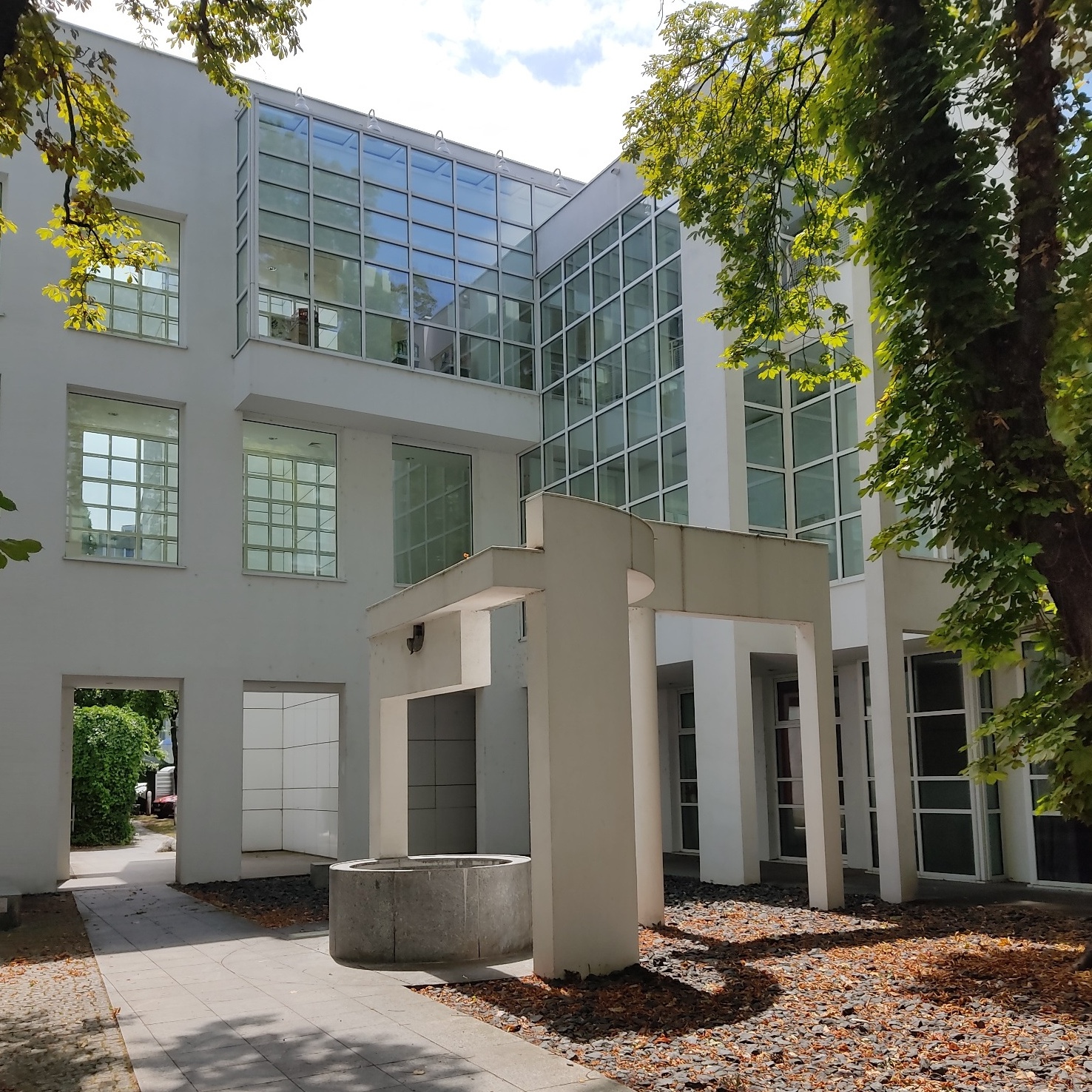 Guiding Architects, tour: Money and Art, Banks and Museums (Fig. 5)