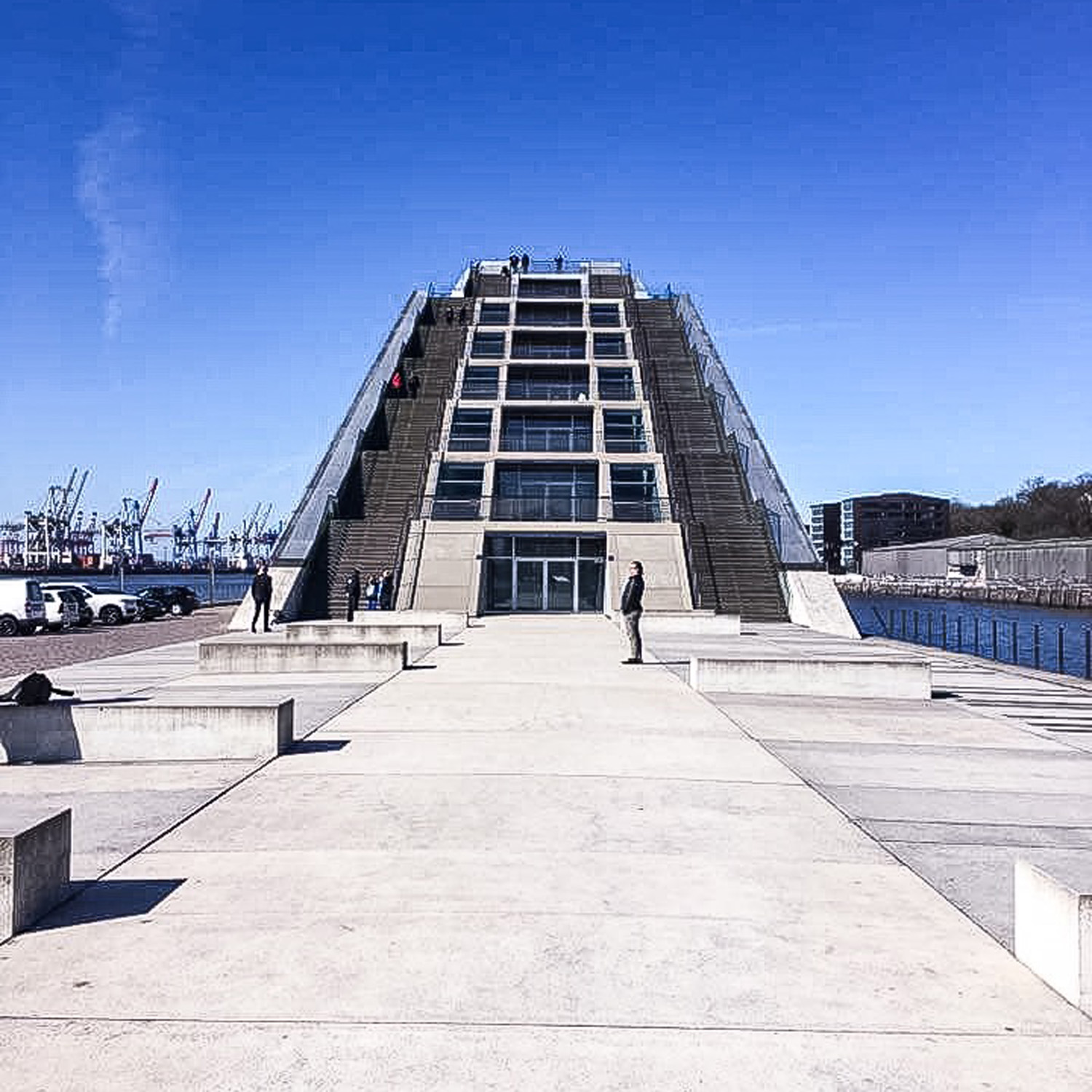 Guiding Architects, tour: Perlenkette (Fig. 4)