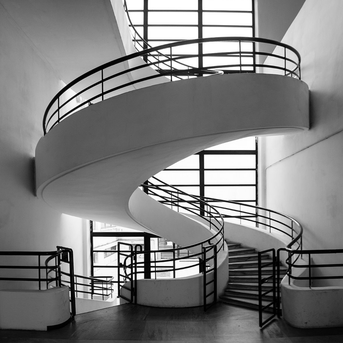 Guiding Architects, tour: Rationalist Rome: EUR (Fig. 4)