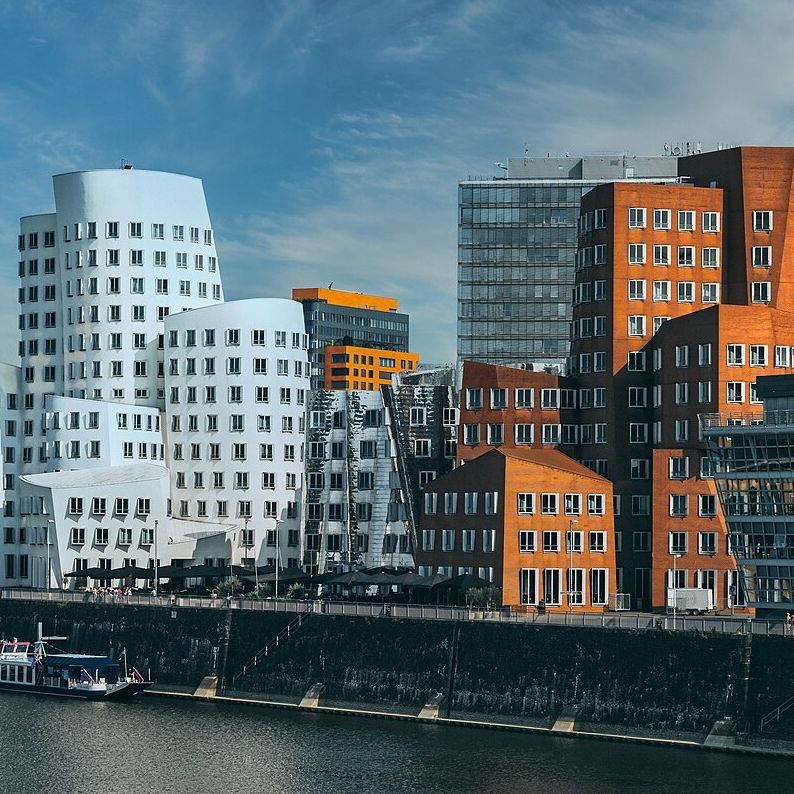 Guiding Architects, tour: The Media Harbour (Fig. 5)