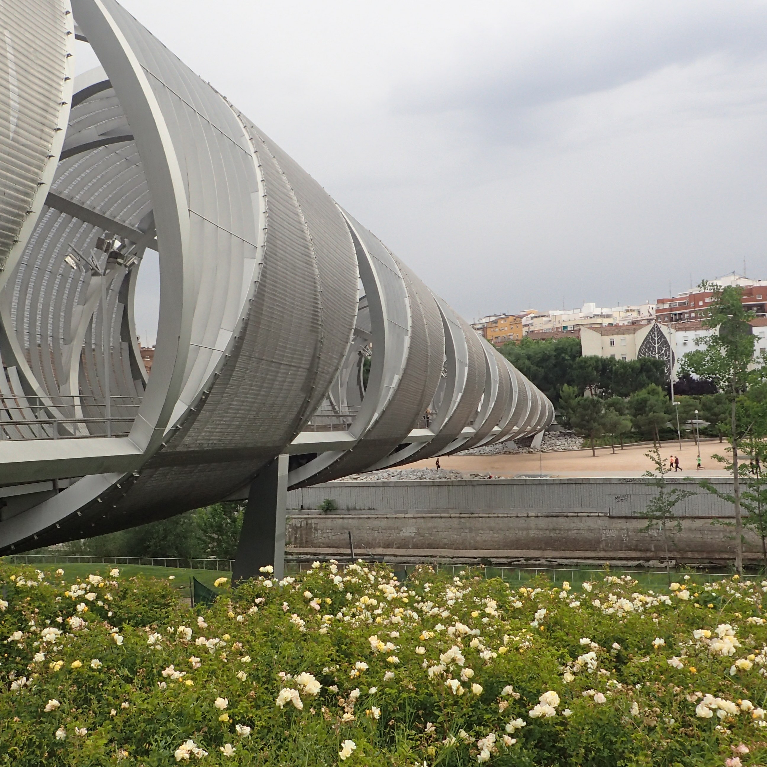 Guiding Architects, tour: The new Madrid Río River Park (Fig. 2)