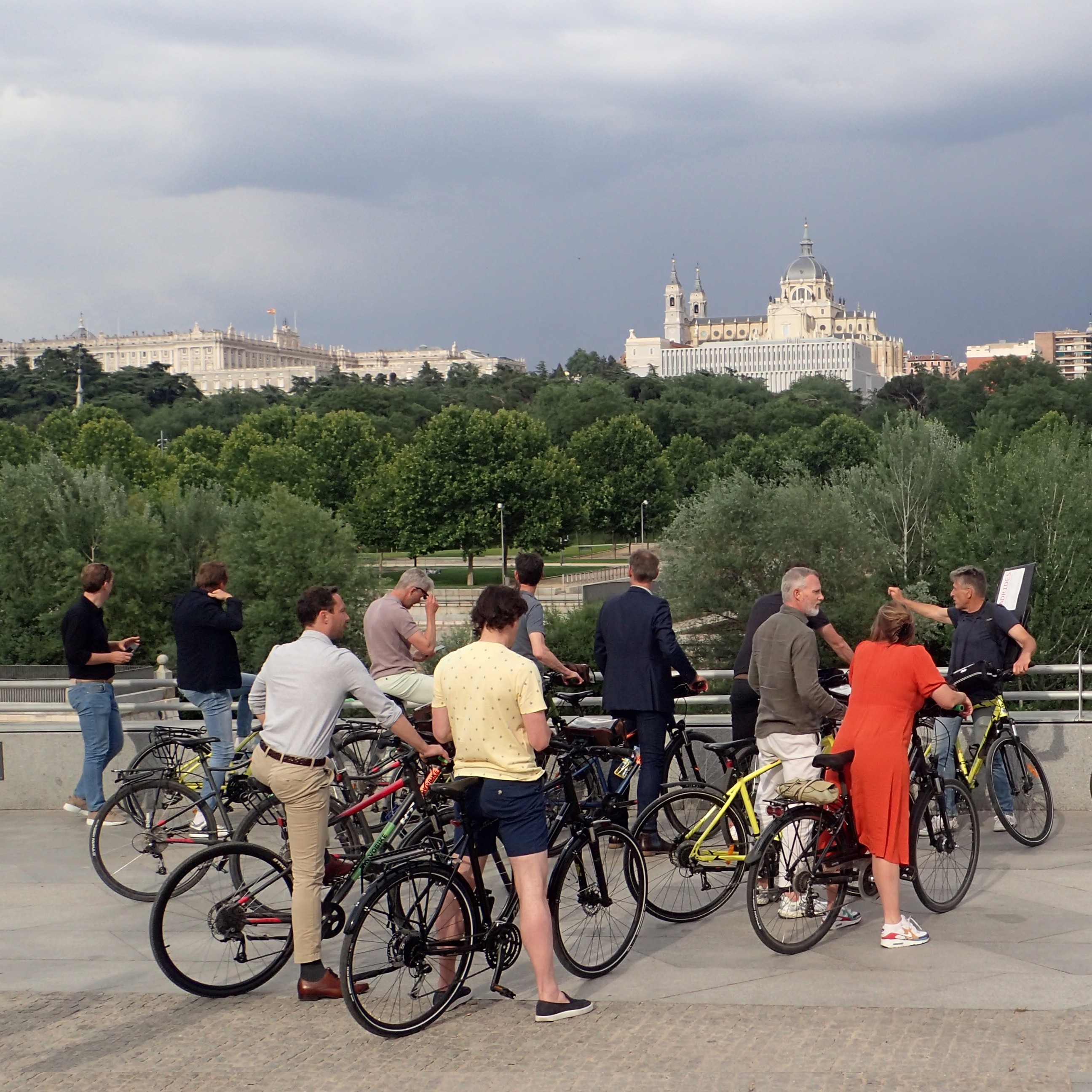Guiding Architects, tour: The new Madrid Río River Park (Fig. 4)