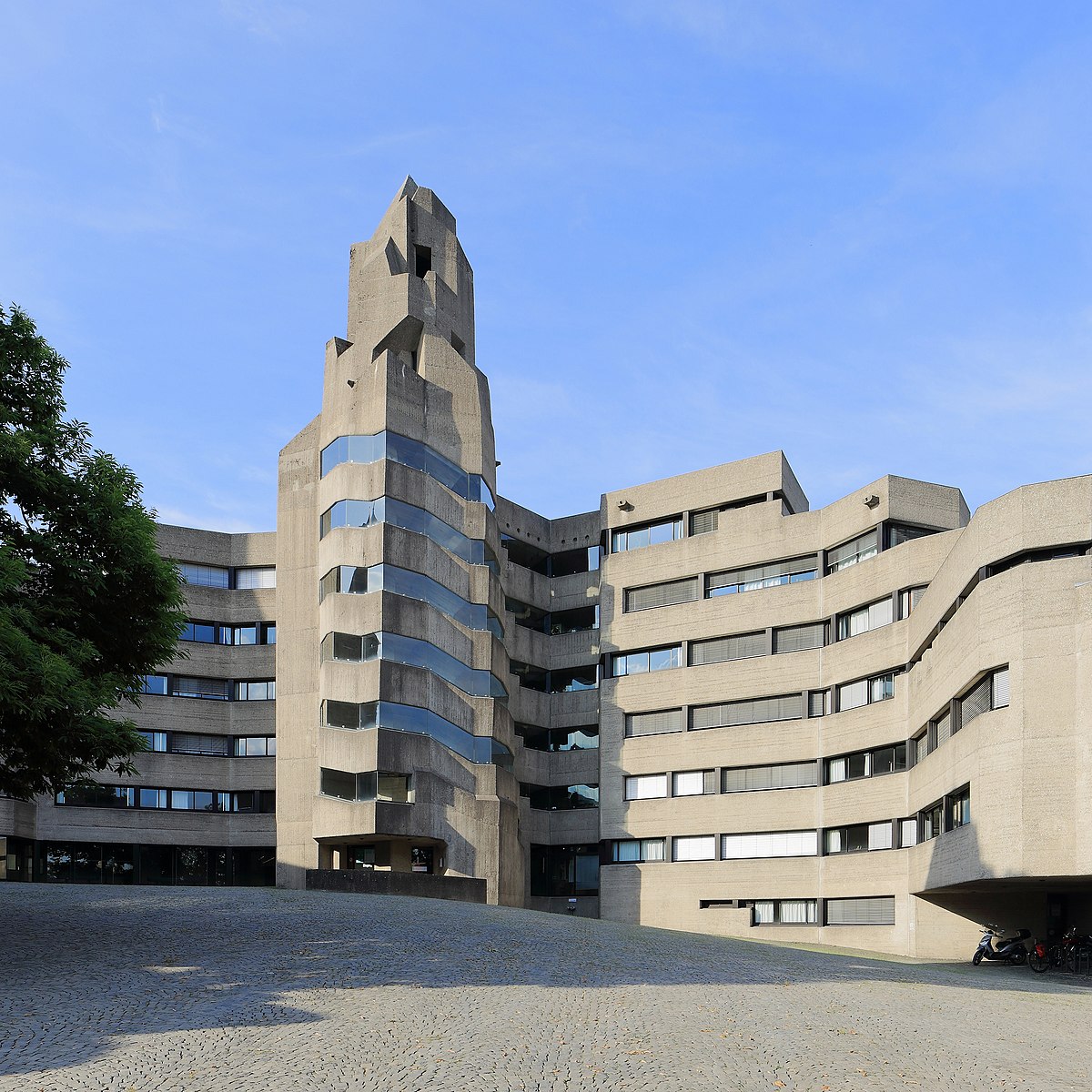 Guiding Architects, tour: Tour brut: Cologne in the 1960s (Fig. 2)
