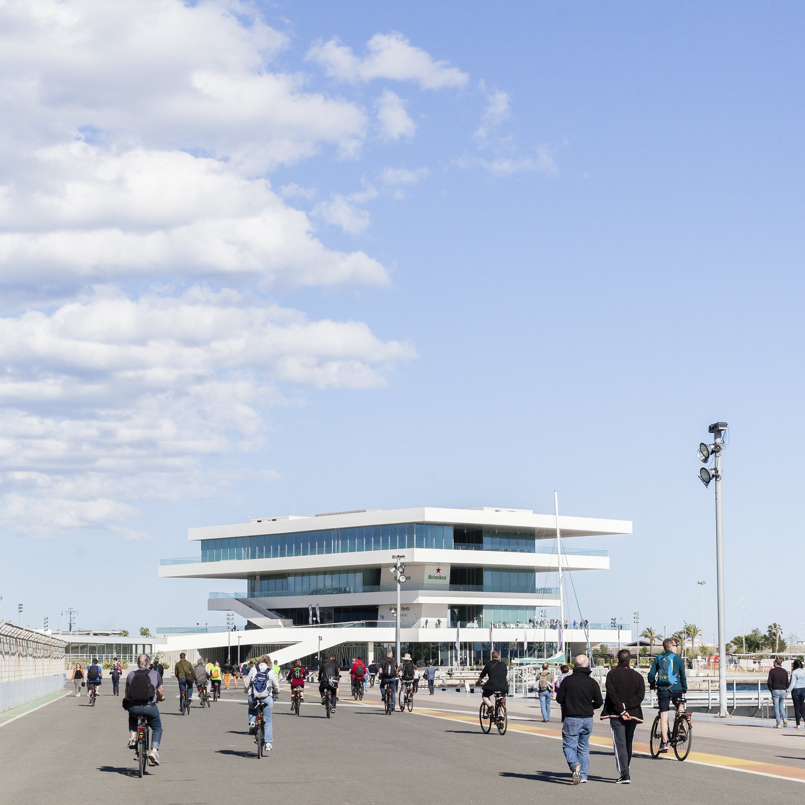 Guiding Architects, tour: Turia river bike tour (Fig. 4)