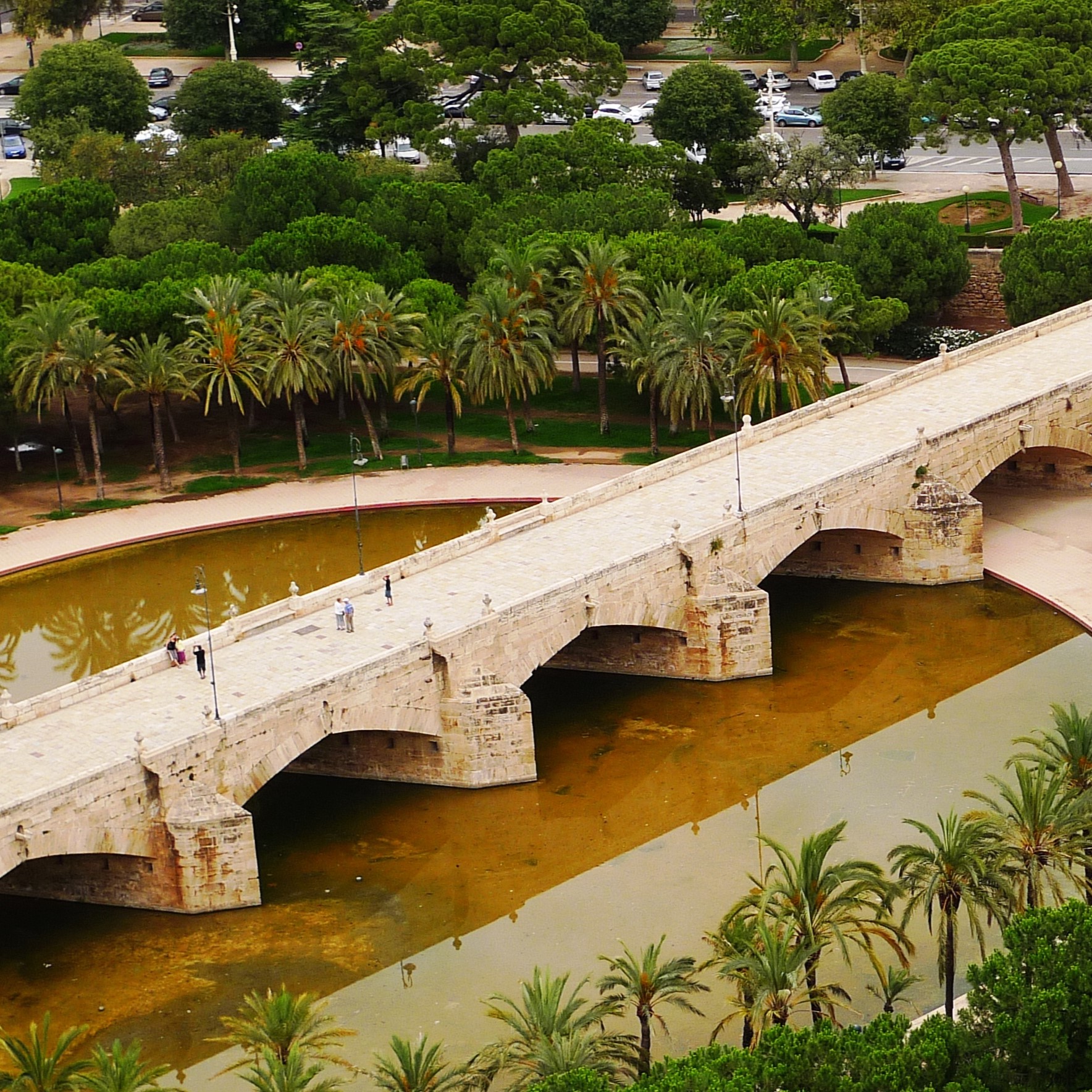 Guiding Architects, tour: Turia river bike tour (Fig. 6)