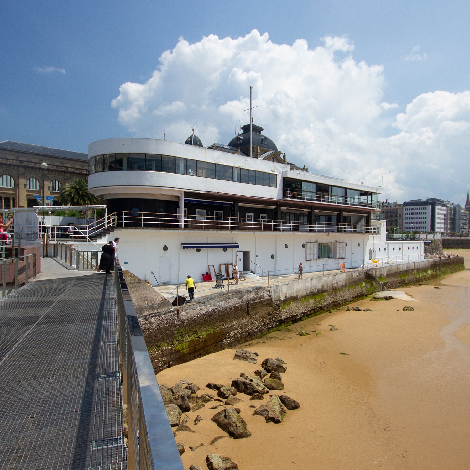 Guiding Architects, tour: Urban perspectives of San Sebastian (Fig. 1)