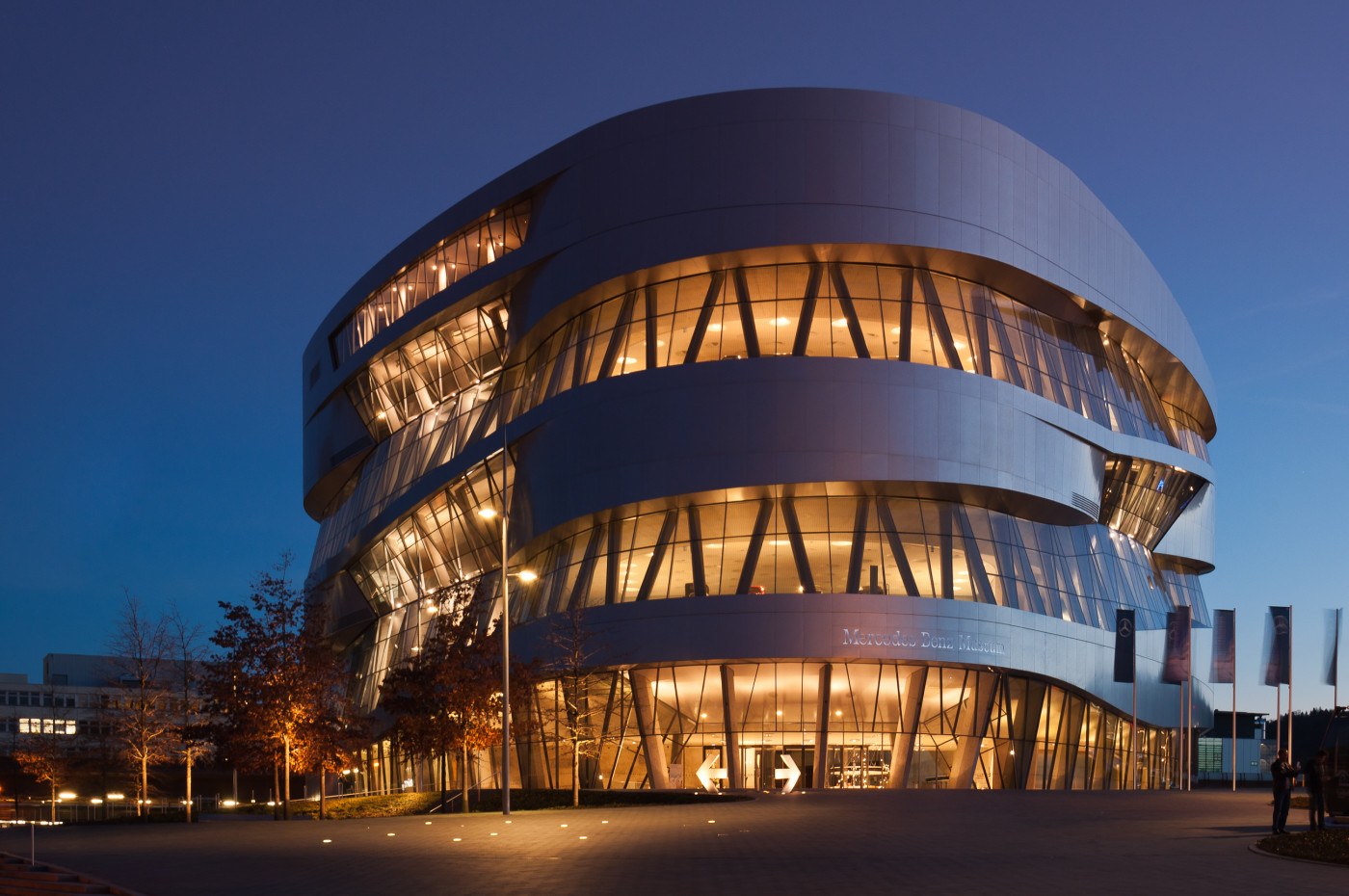 MercedesMuseumStuttgart_en.wikipedia.org - Guiding Architects