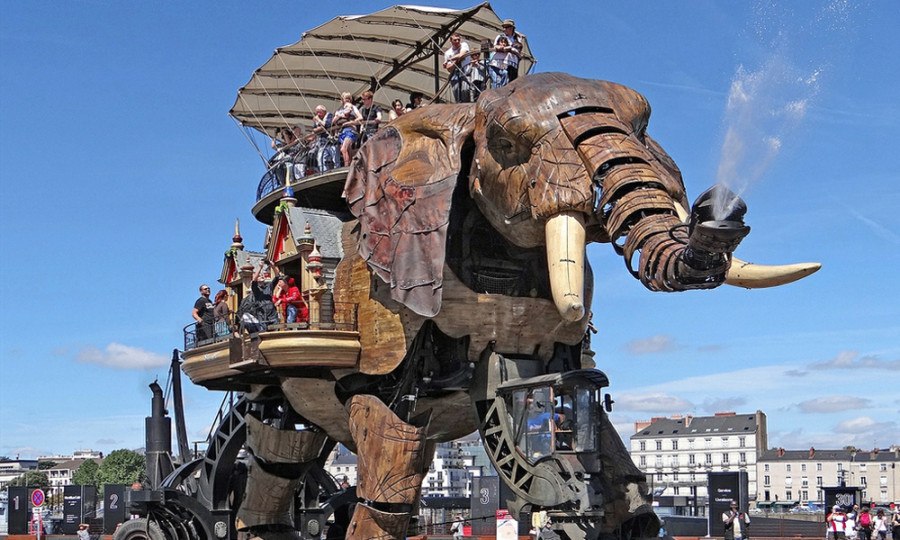 Guiding Architects | Island of Nantes - Le Grand Éléphant (credits: Jean-Pierre Dalbéra)