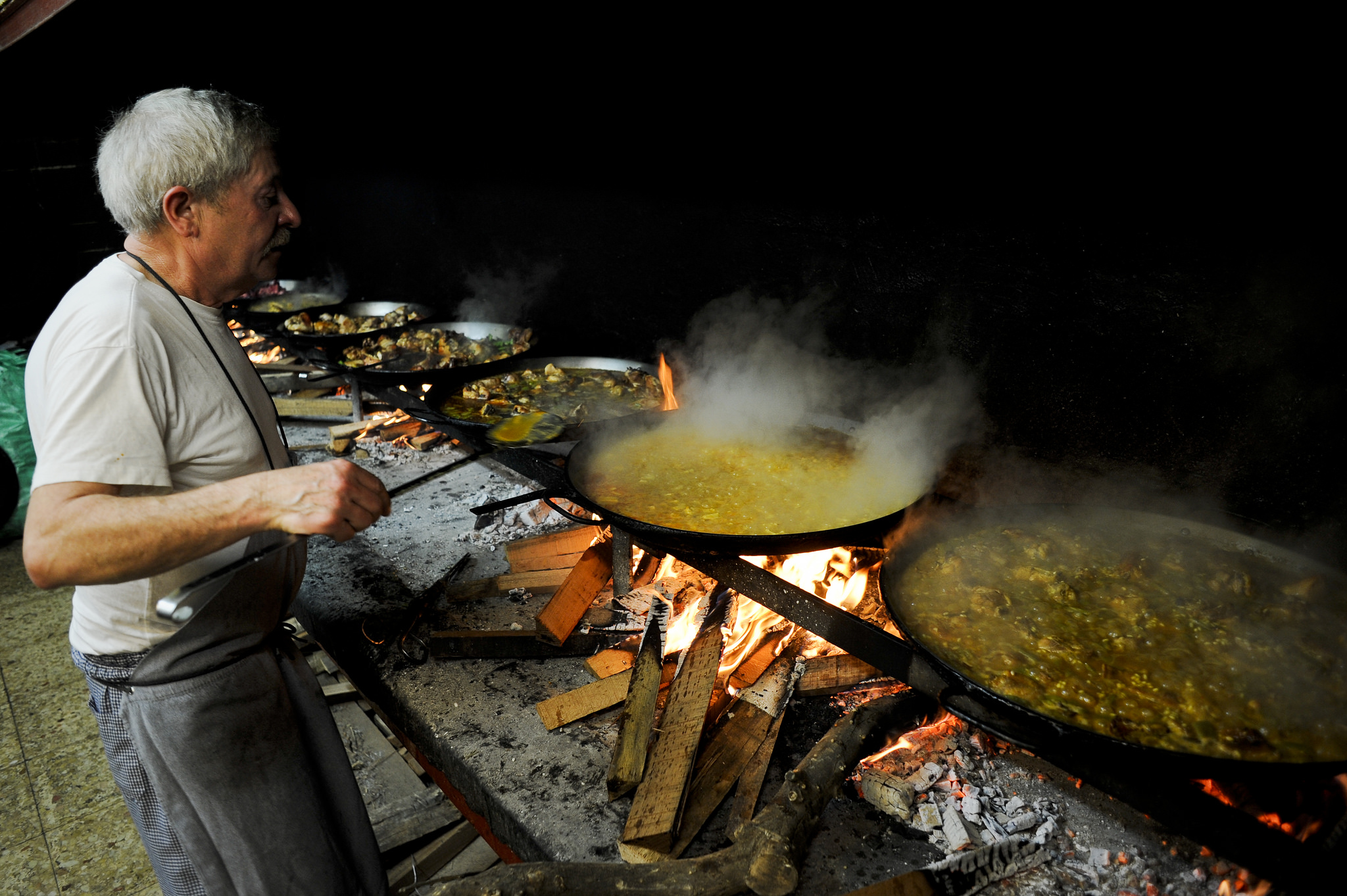 The special stove used to cook paella .