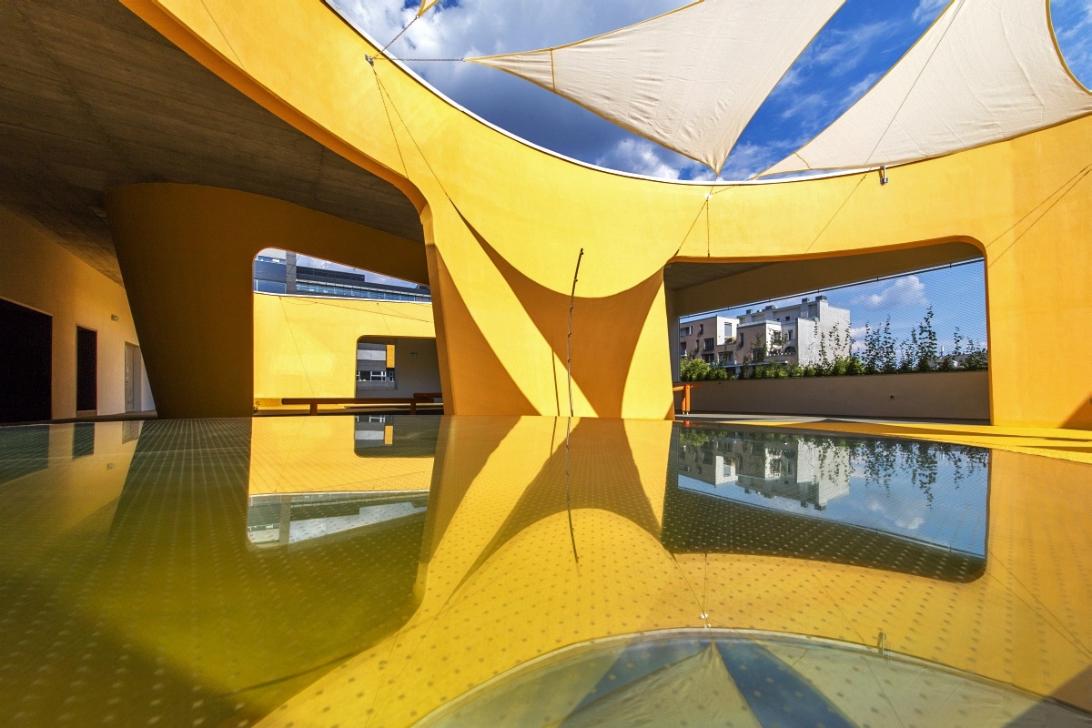 The shady roof terrace of the kindergarten.