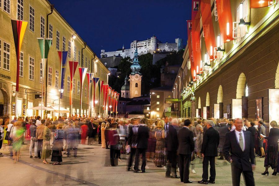 Are you going to be part of it? During summer the Hofstallgasse transformes into an open air break room where celebrities as well as normal citizens meet.