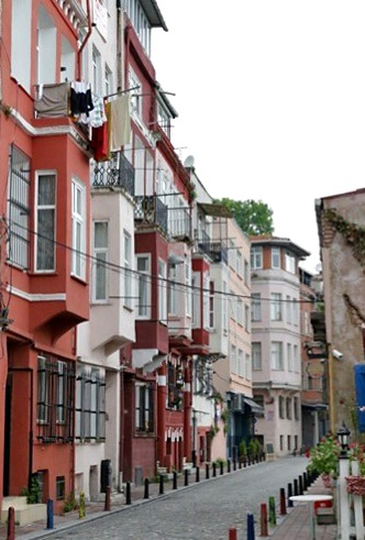 A general view of the Balat housing area, which is close to an industrial zone. Copyright: Cengiz Tokgöz.